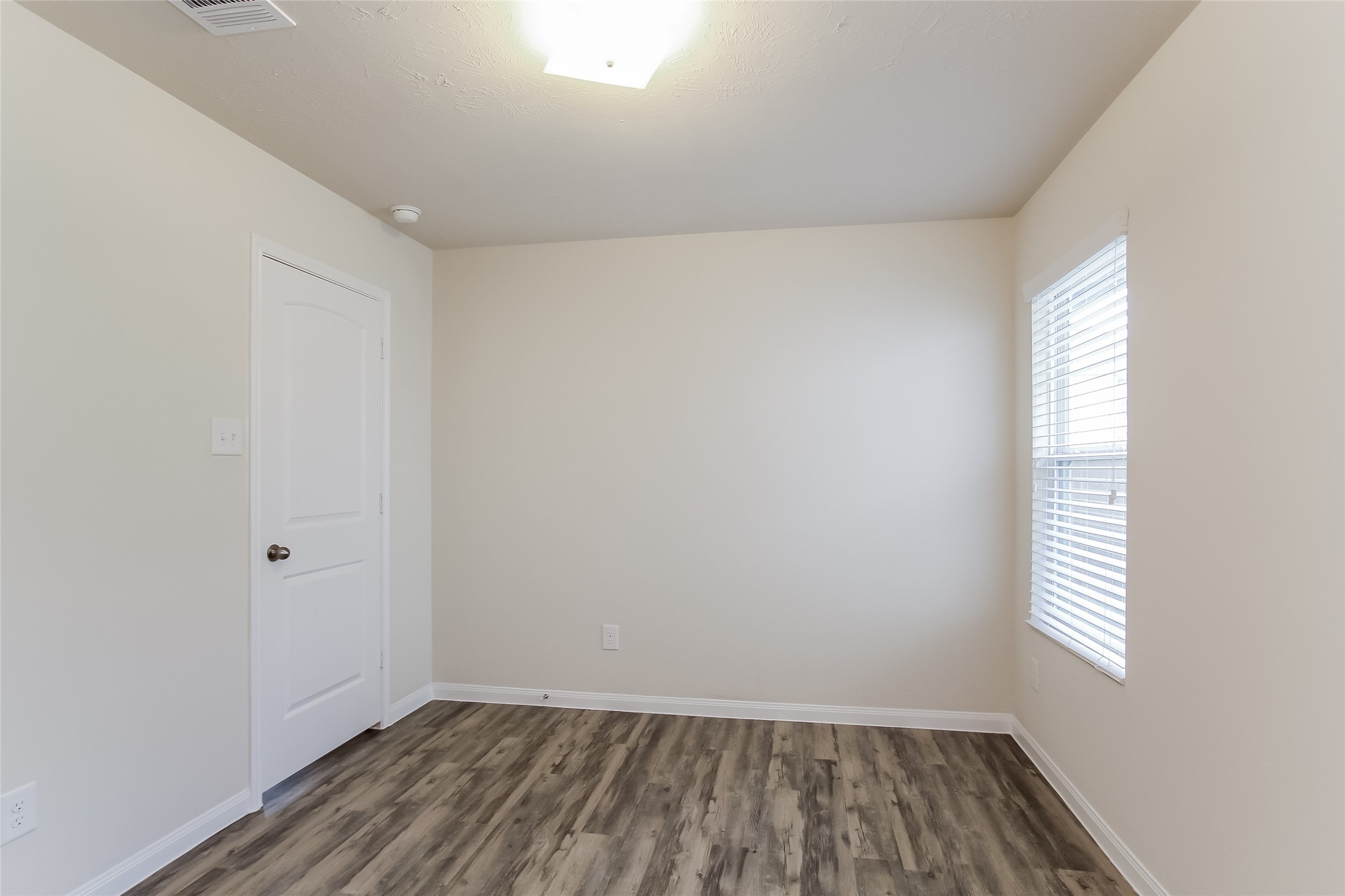 Photos may be representative of the floor plan and not the exact home. Finishes, layout, and features of the actual property for lease may vary.