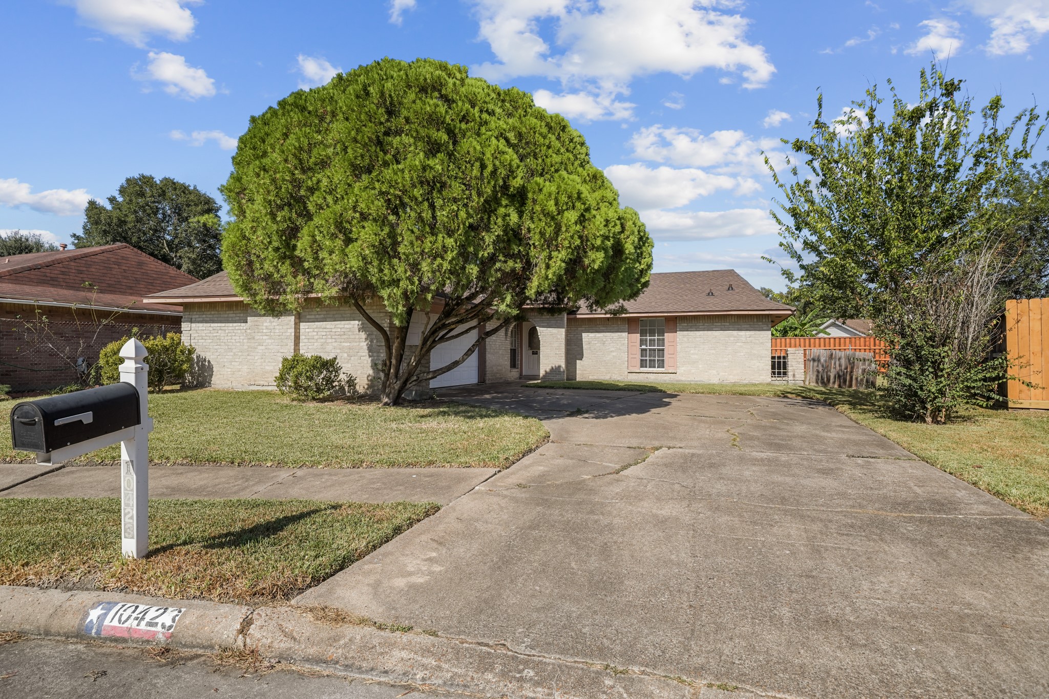 10423 Sageburrow Drive, Houston, TX 77089 10423 Sageburrow Drive, Houston, TX 77089