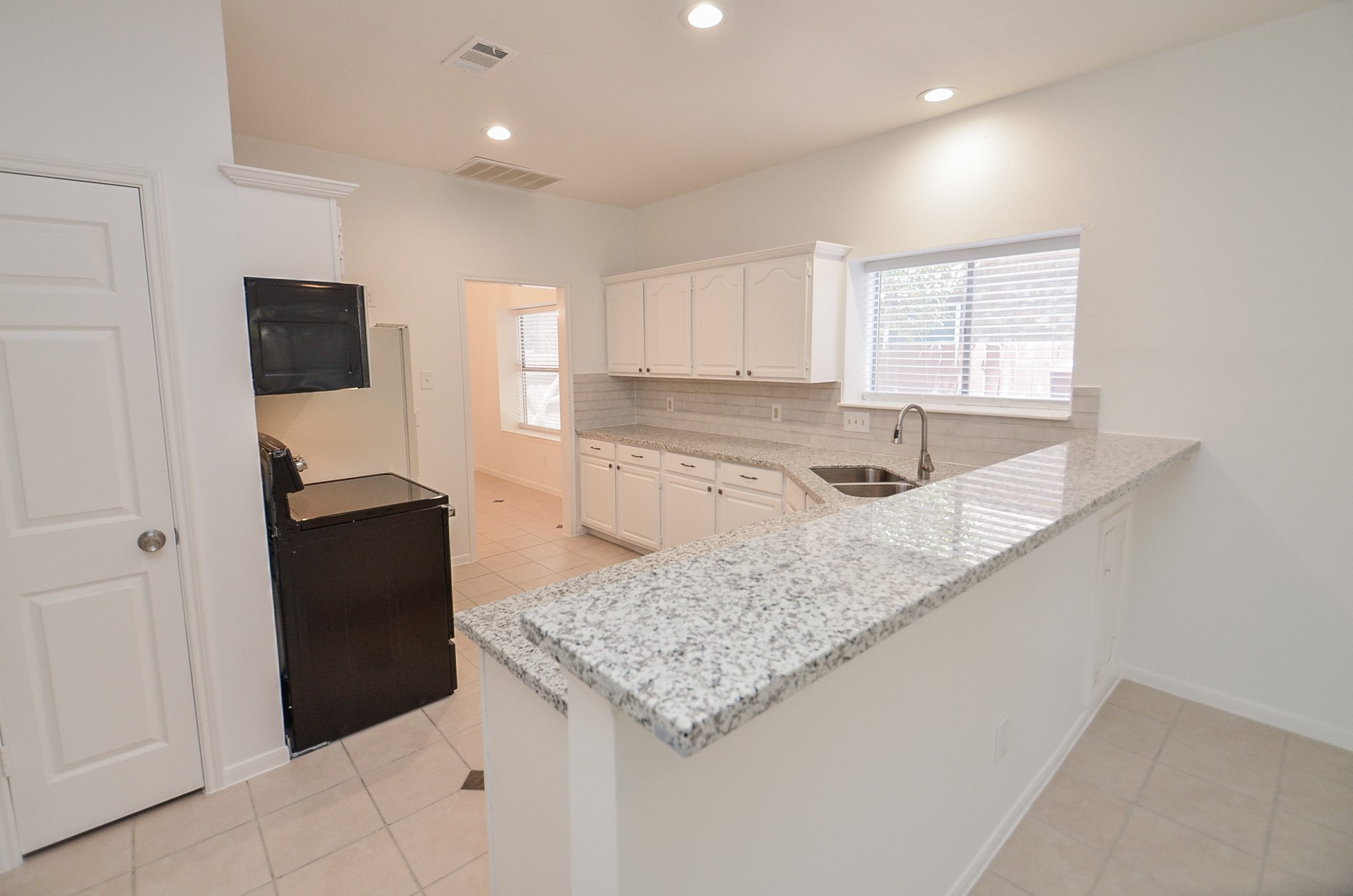 Nice big kitchen for all your home chef's!