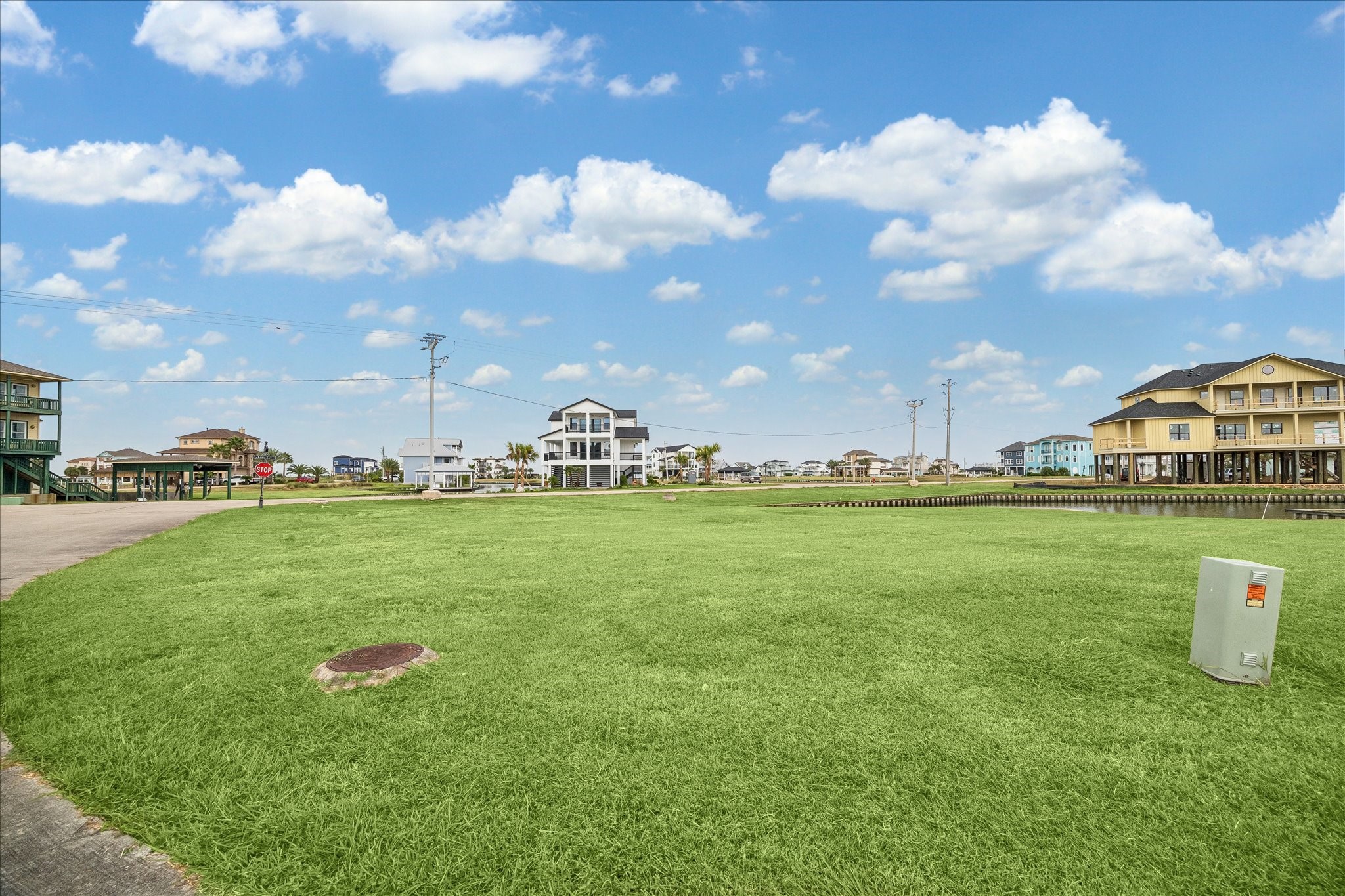 3 Summerland, Hitchcock, TX 77563