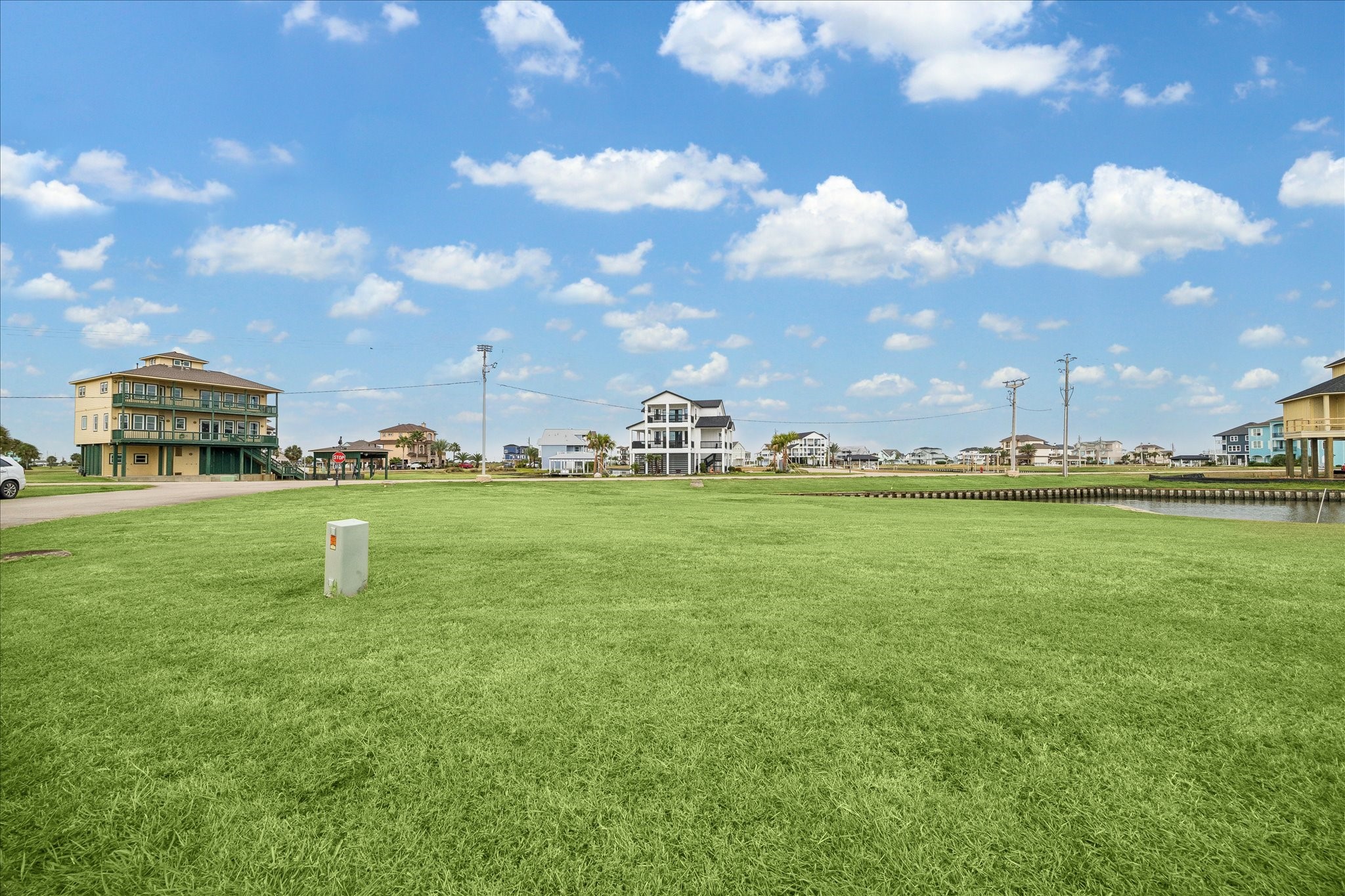 3 Summerland, Hitchcock, TX 77563