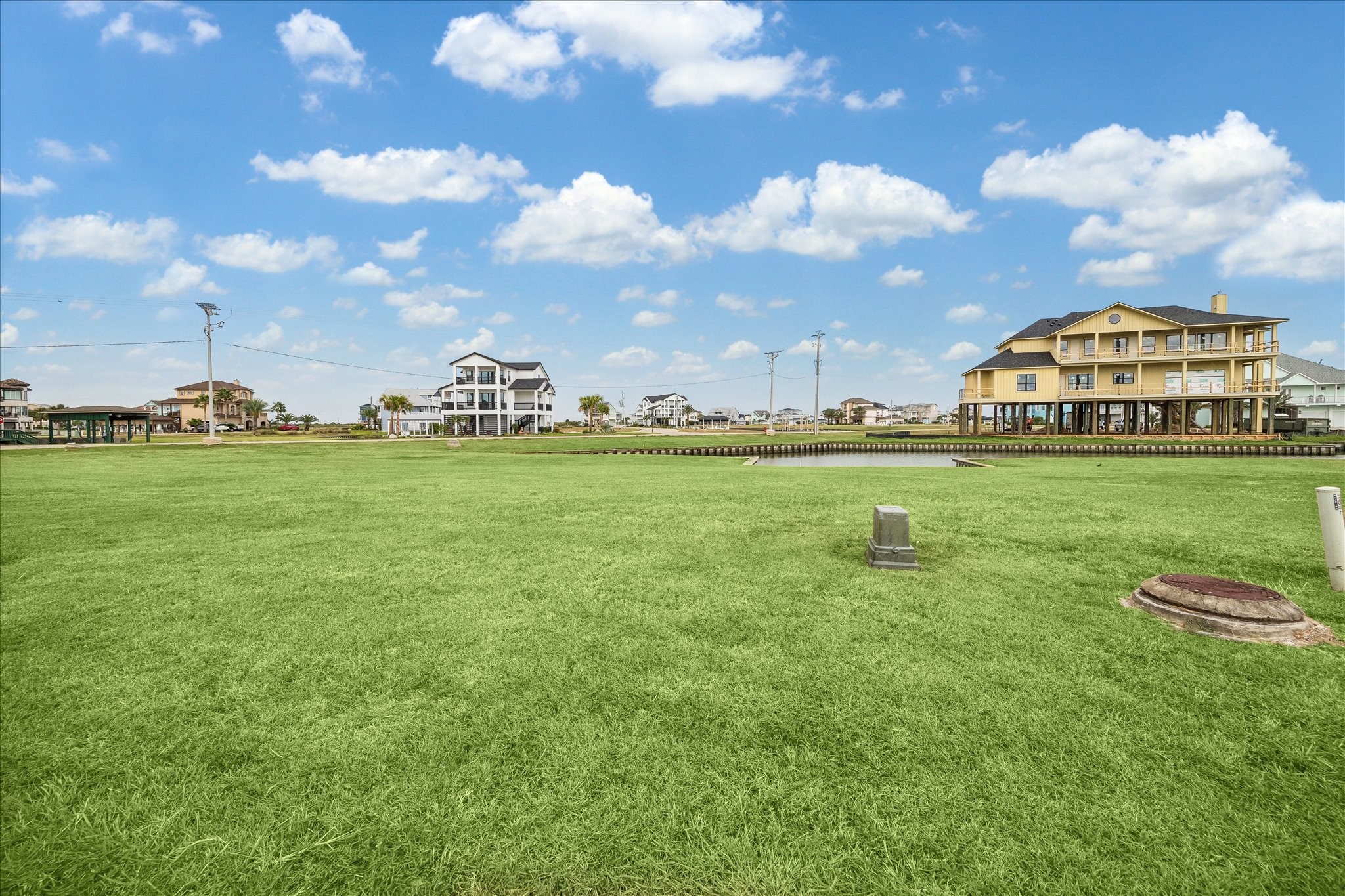 3 Summerland, Hitchcock, TX 77563