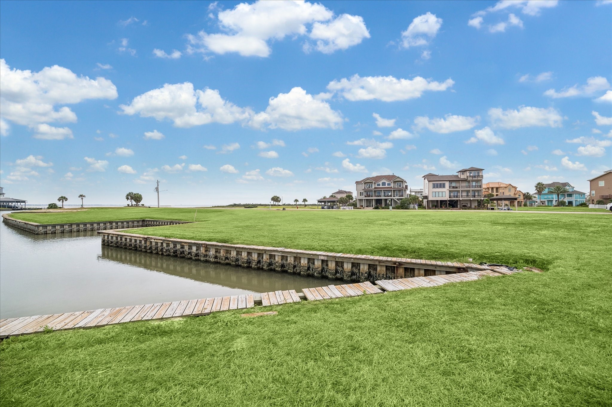 3 Summerland, Hitchcock, TX 77563