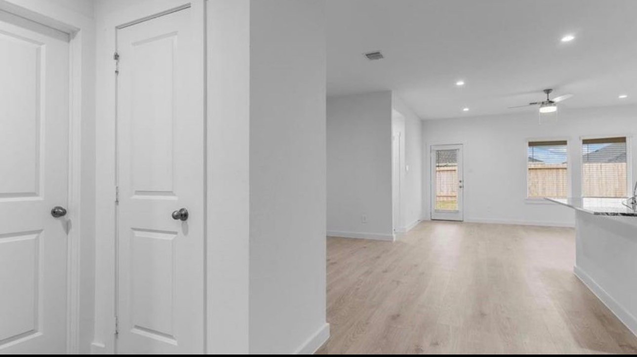 Living/Kitchen Entry
