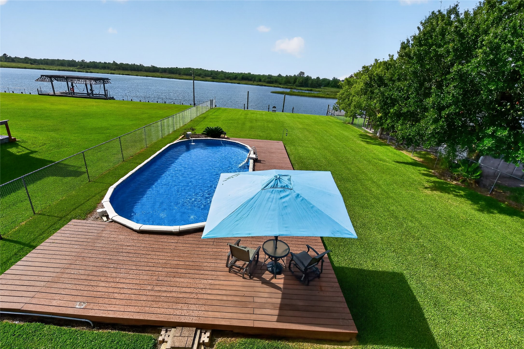 Beautiful Waterfront property on Dickinson Bayou