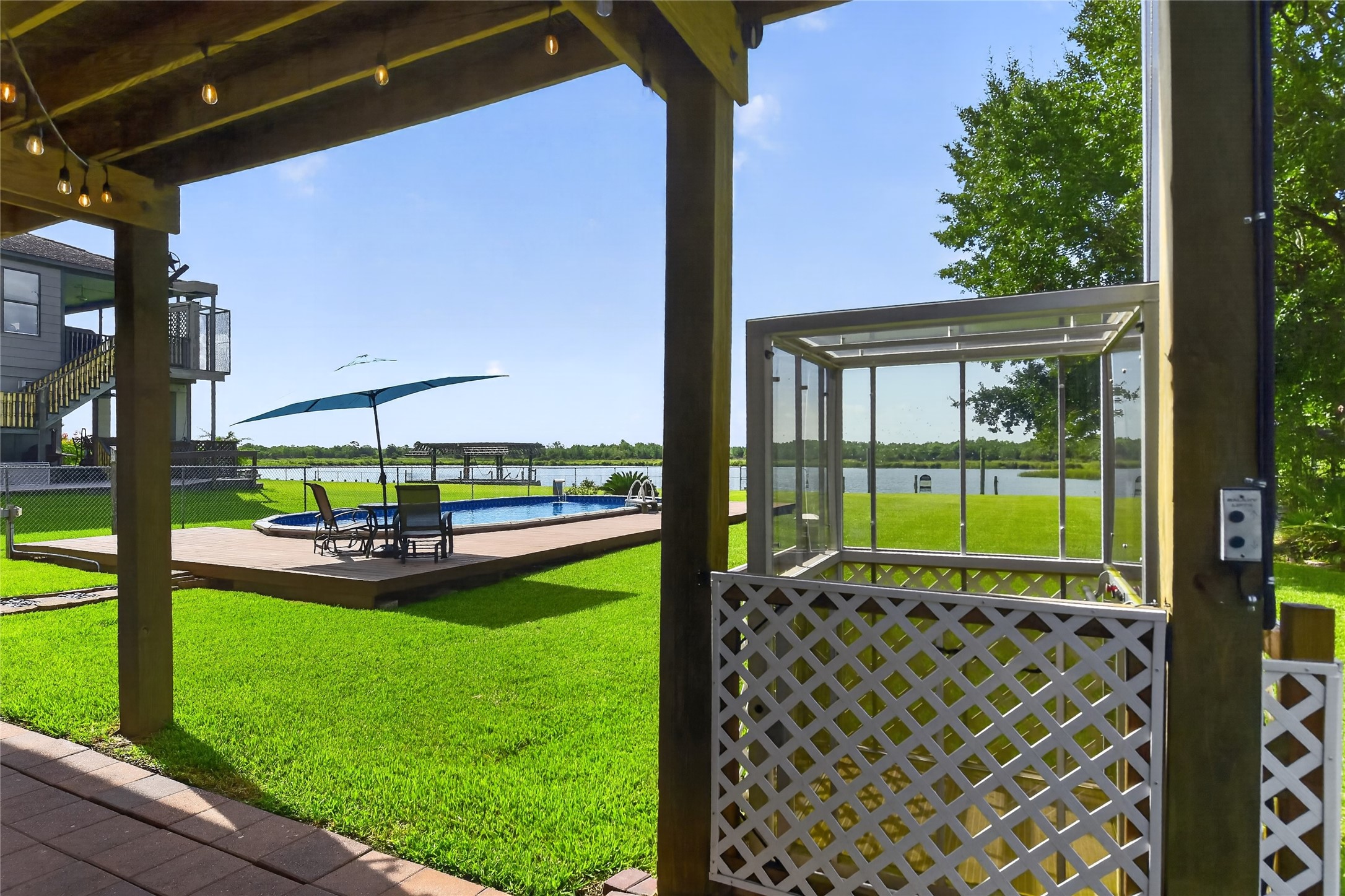 Enclosed outdoor Elevator