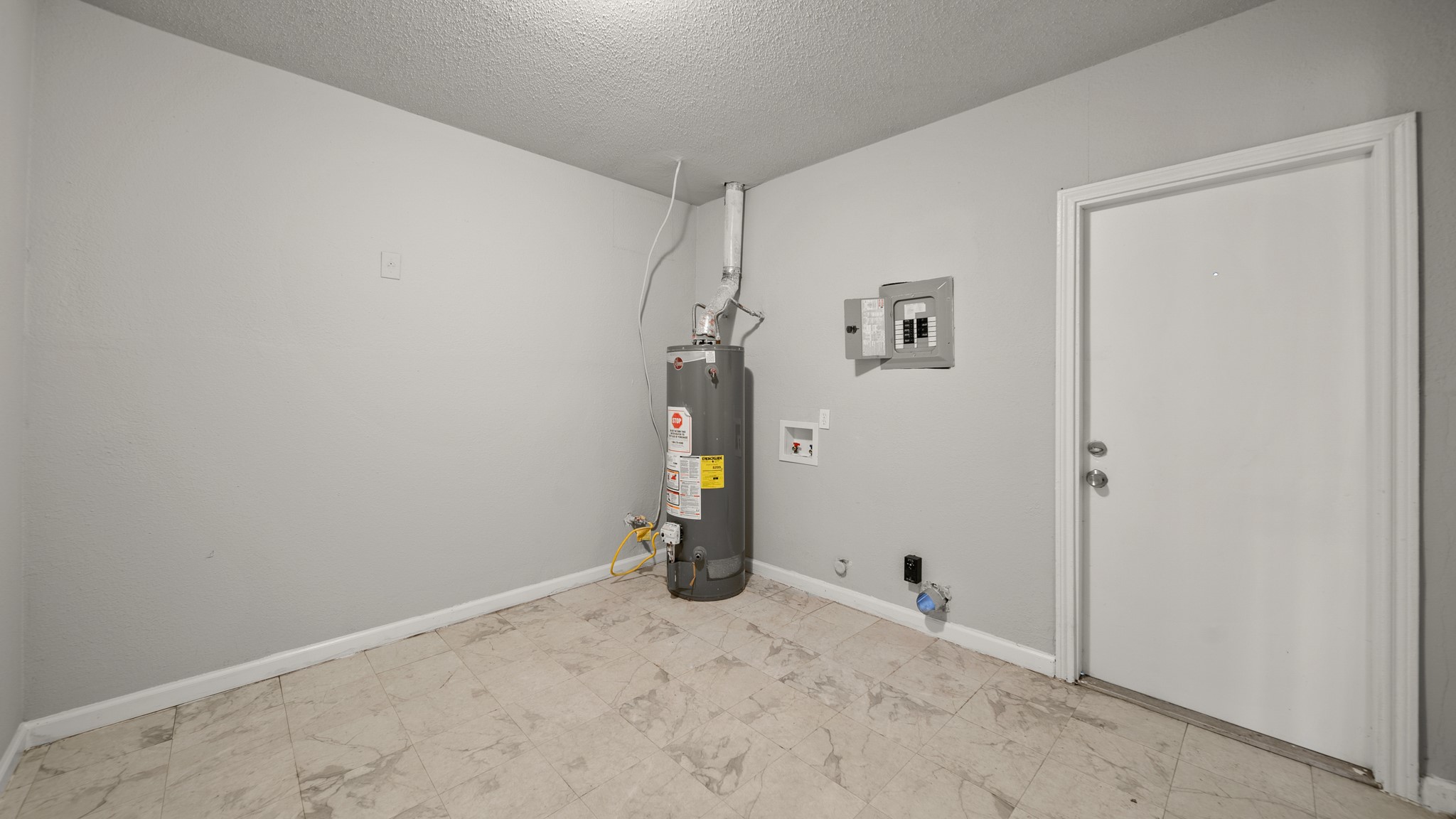 6809 W Bayou Drive W, Hitchcock, TX 77563