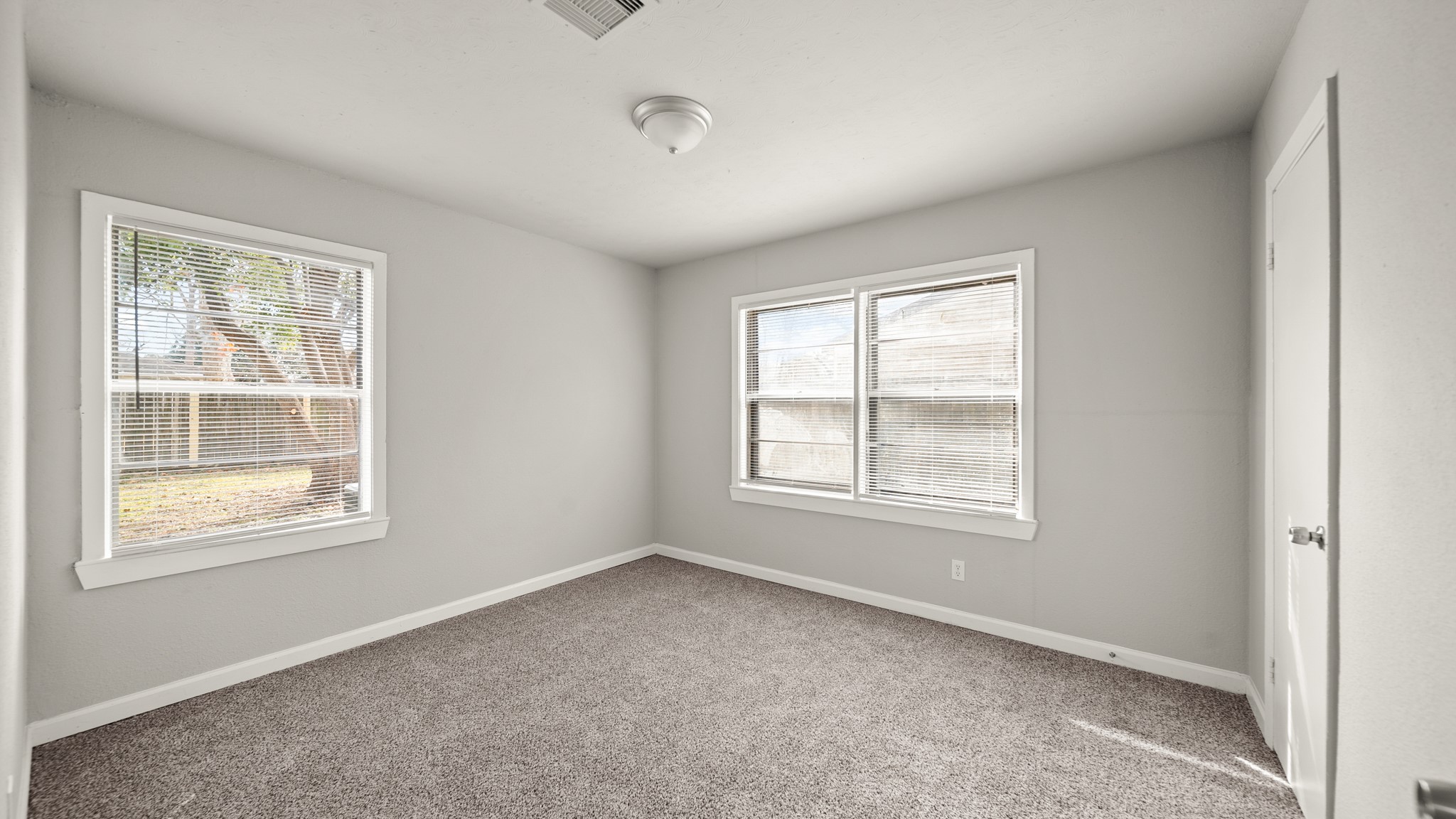 6809 W Bayou Drive W, Hitchcock, TX 77563