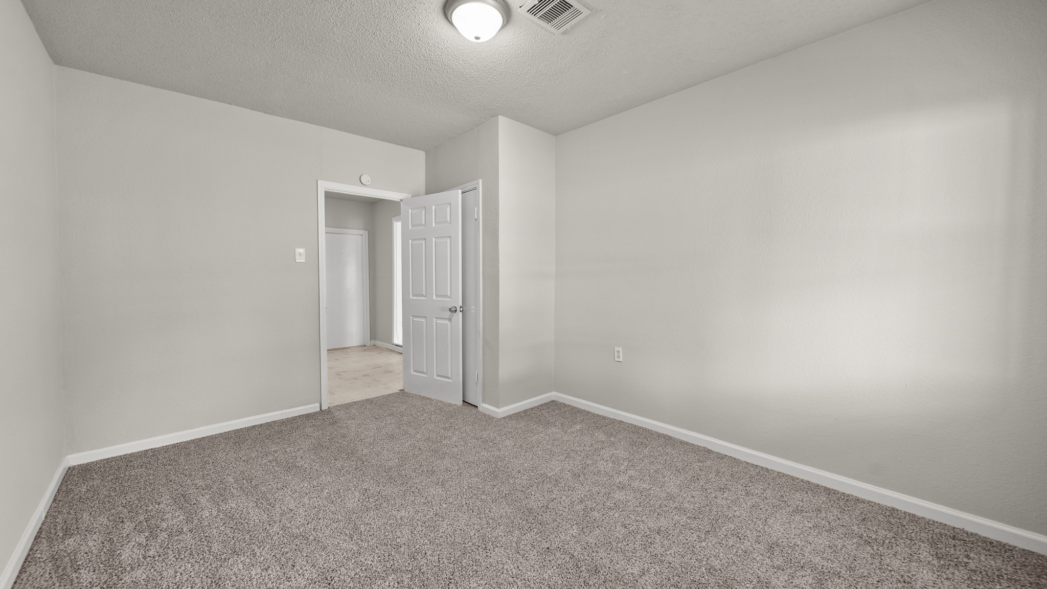 6809 W Bayou Drive W, Hitchcock, TX 77563
