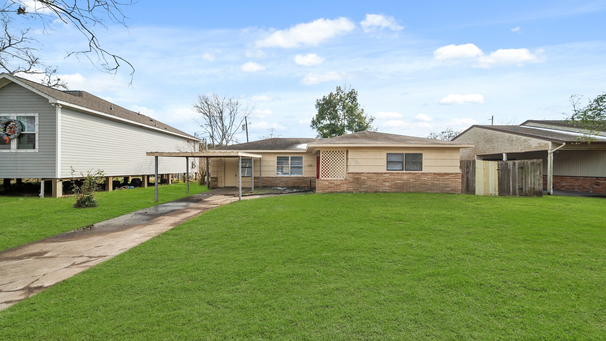 6809 W Bayou Drive W, Hitchcock, TX 77563 6809 W Bayou Drive W, Hitchcock, TX 77563