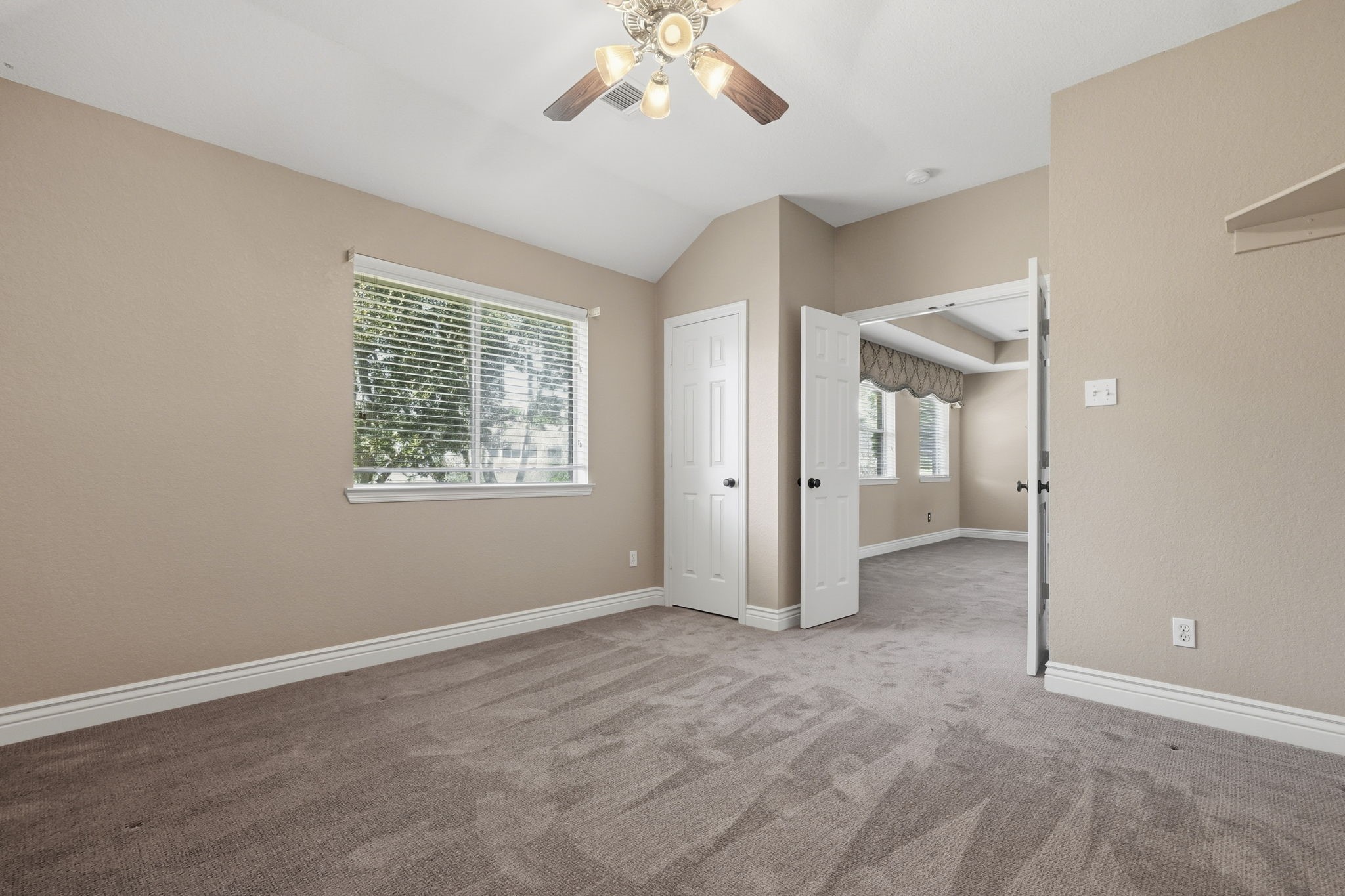 Flex space with the option to serve as a 6th bedroom.