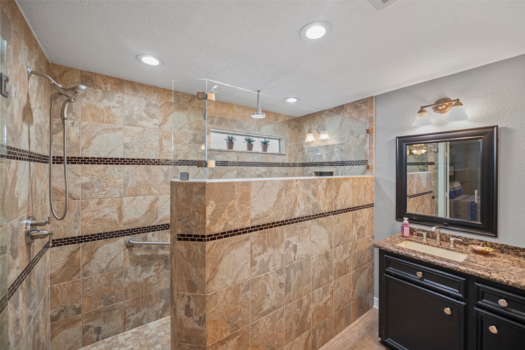 26 N Curlew Street, La Marque, TX 77568