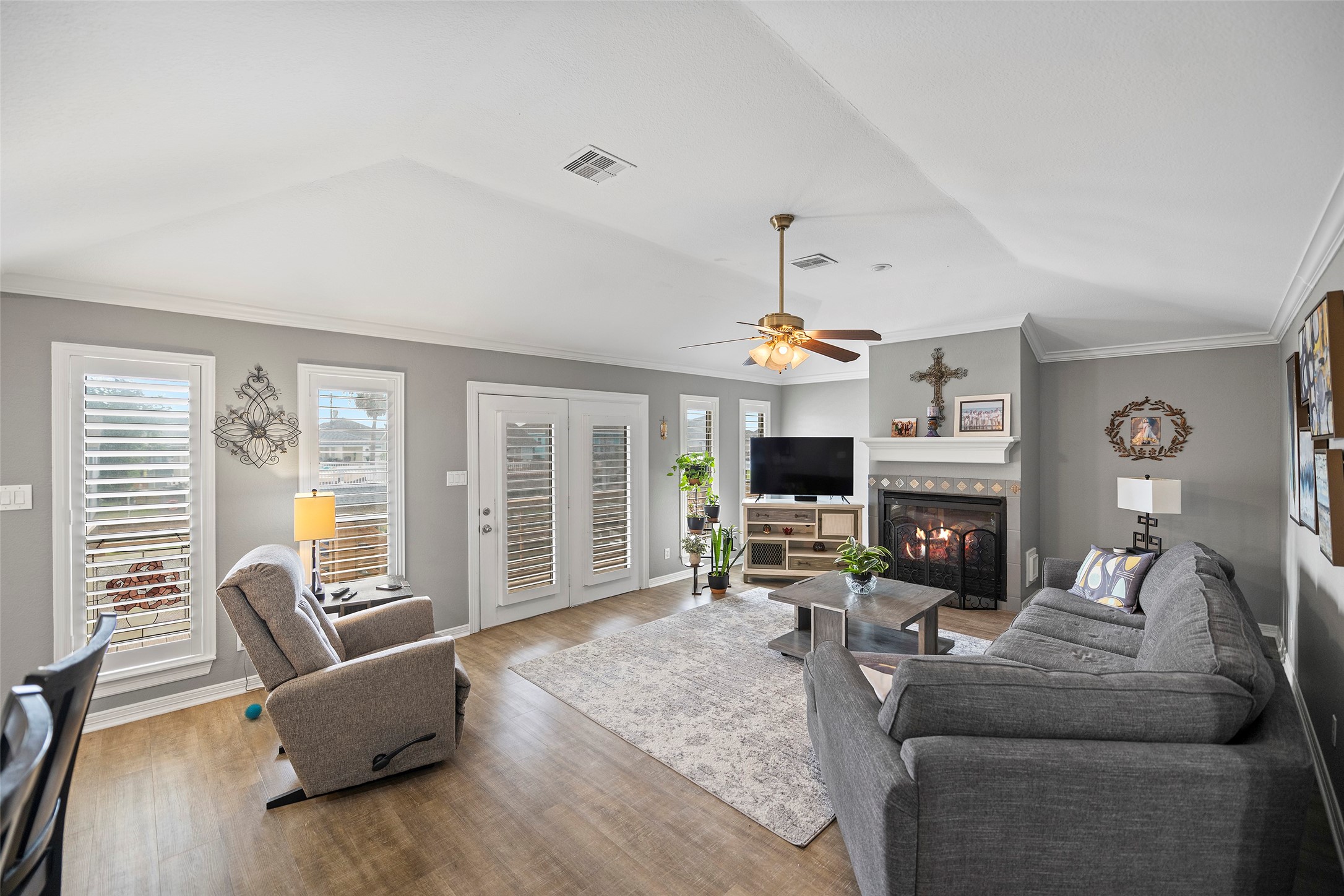 26 N Curlew Street, La Marque, TX 77568