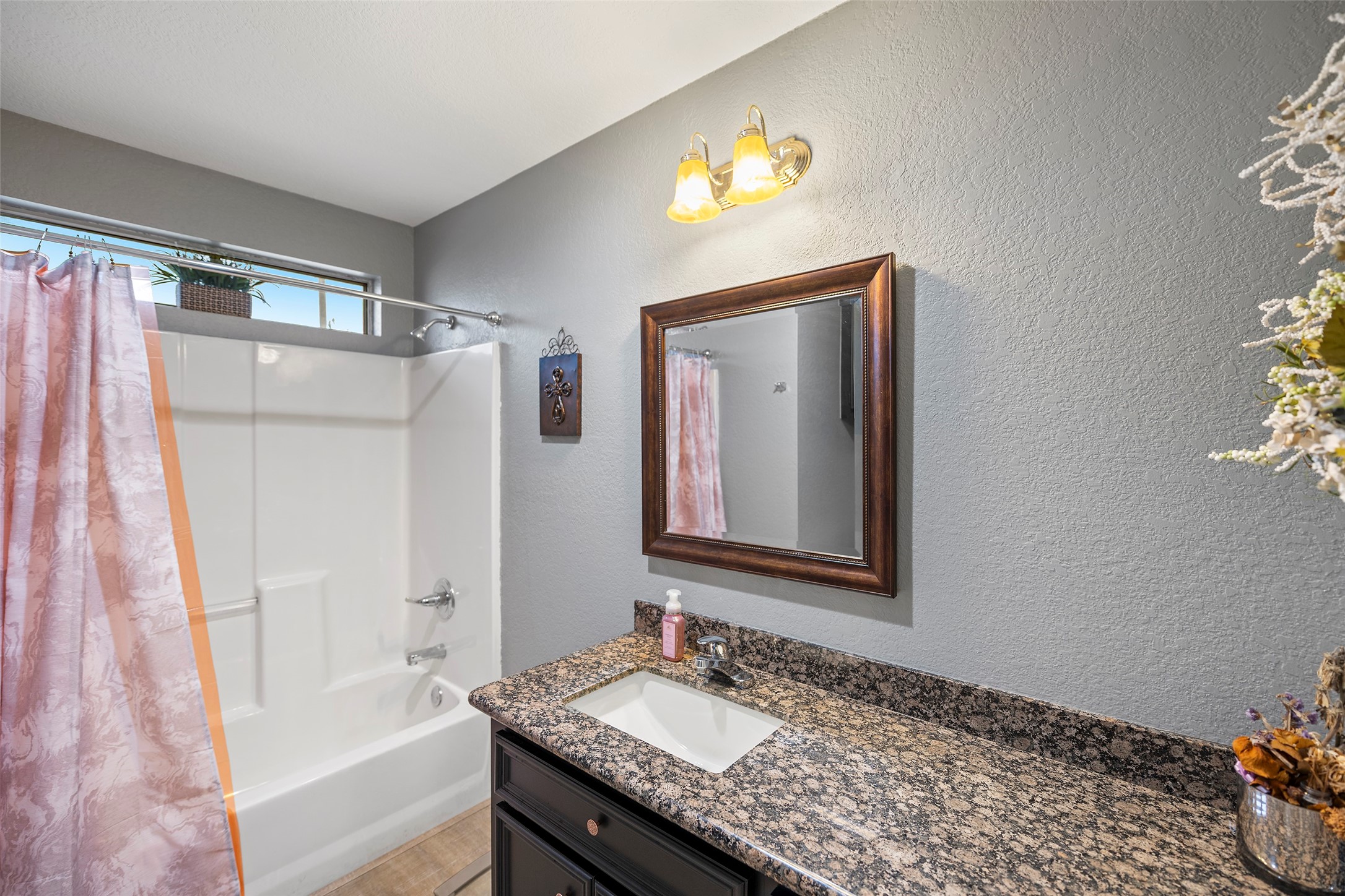 26 N Curlew Street, La Marque, TX 77568