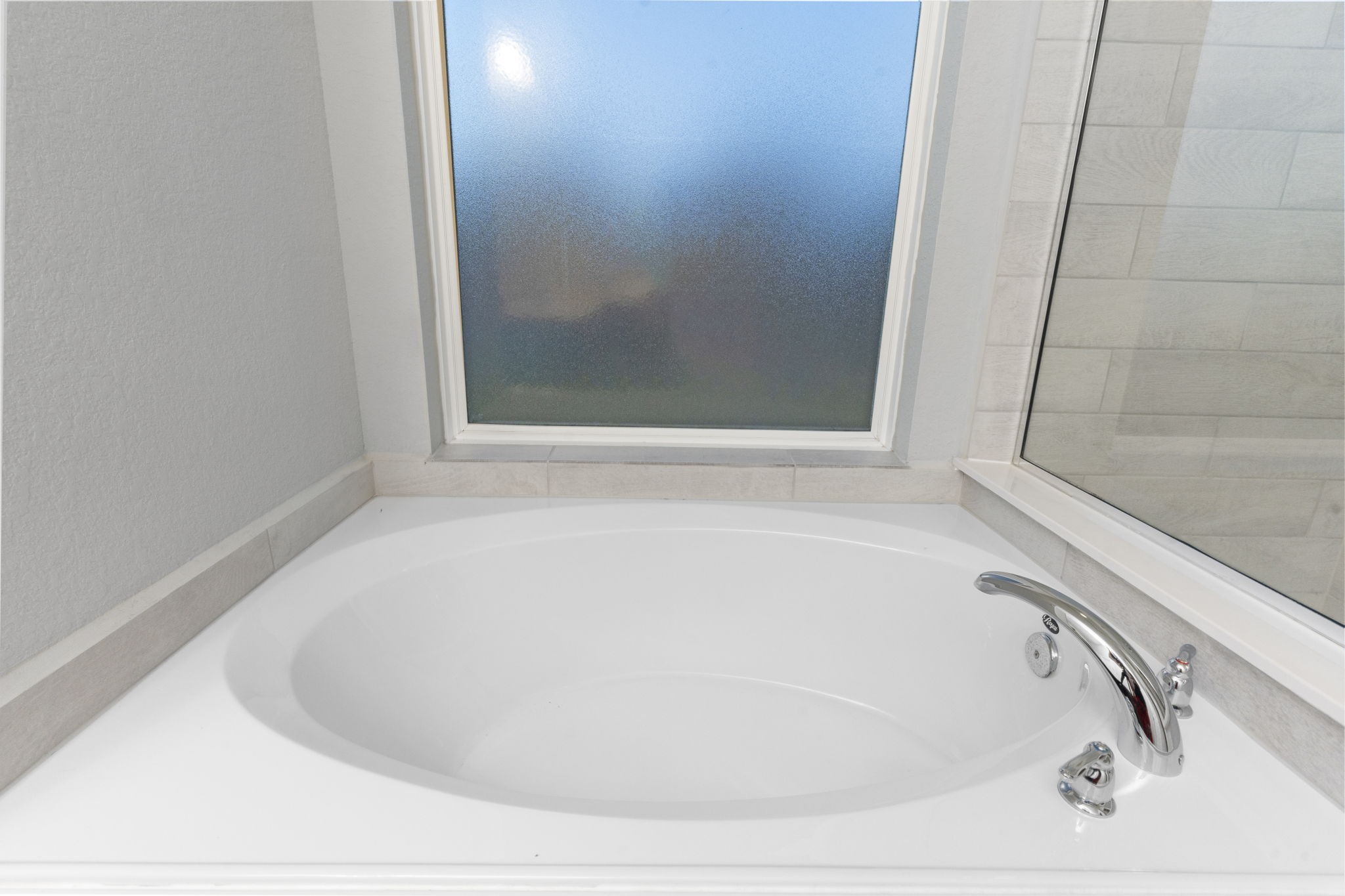 Pristine Soaking Tub in the Primary