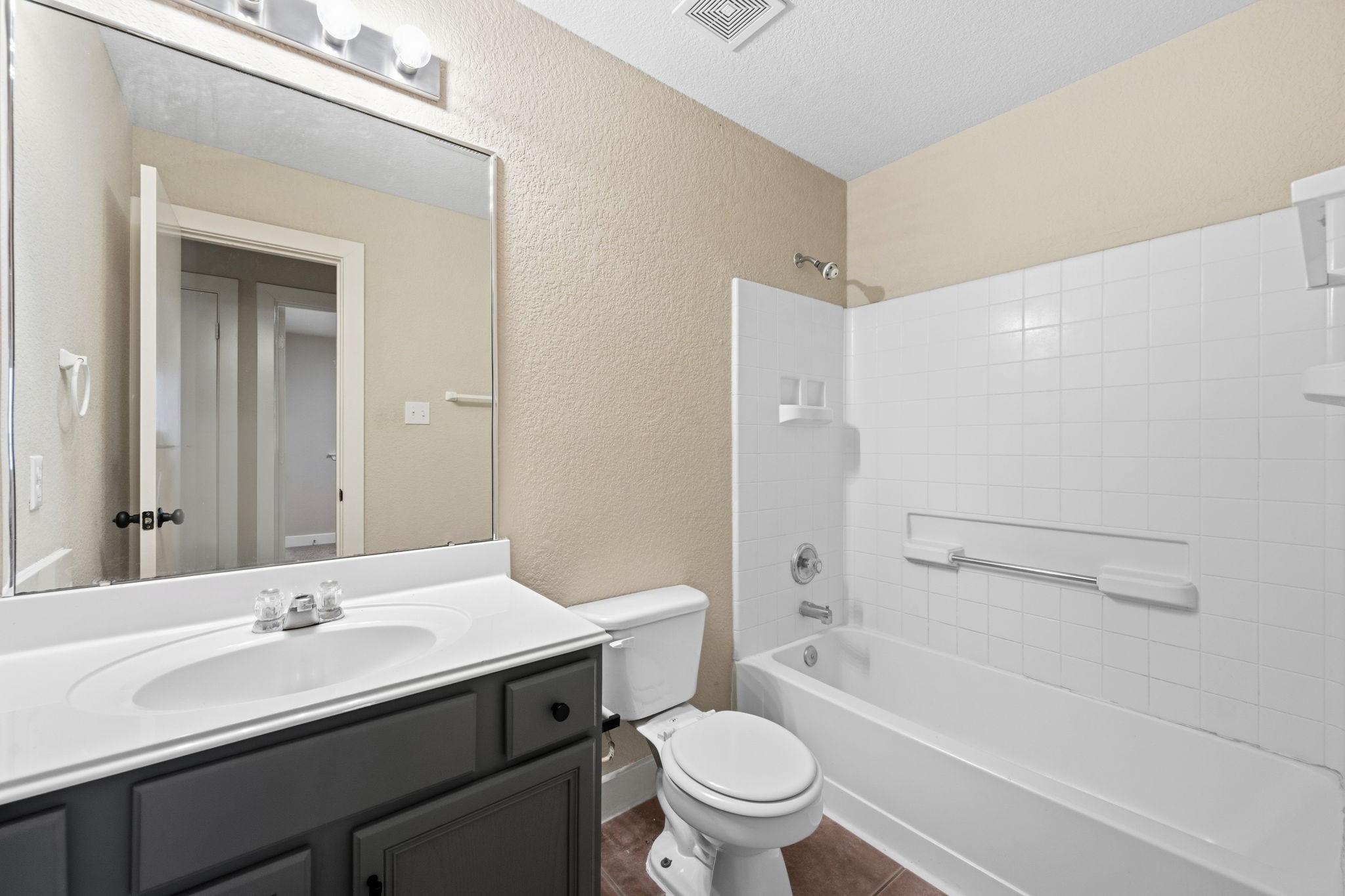 Full bath upstairs