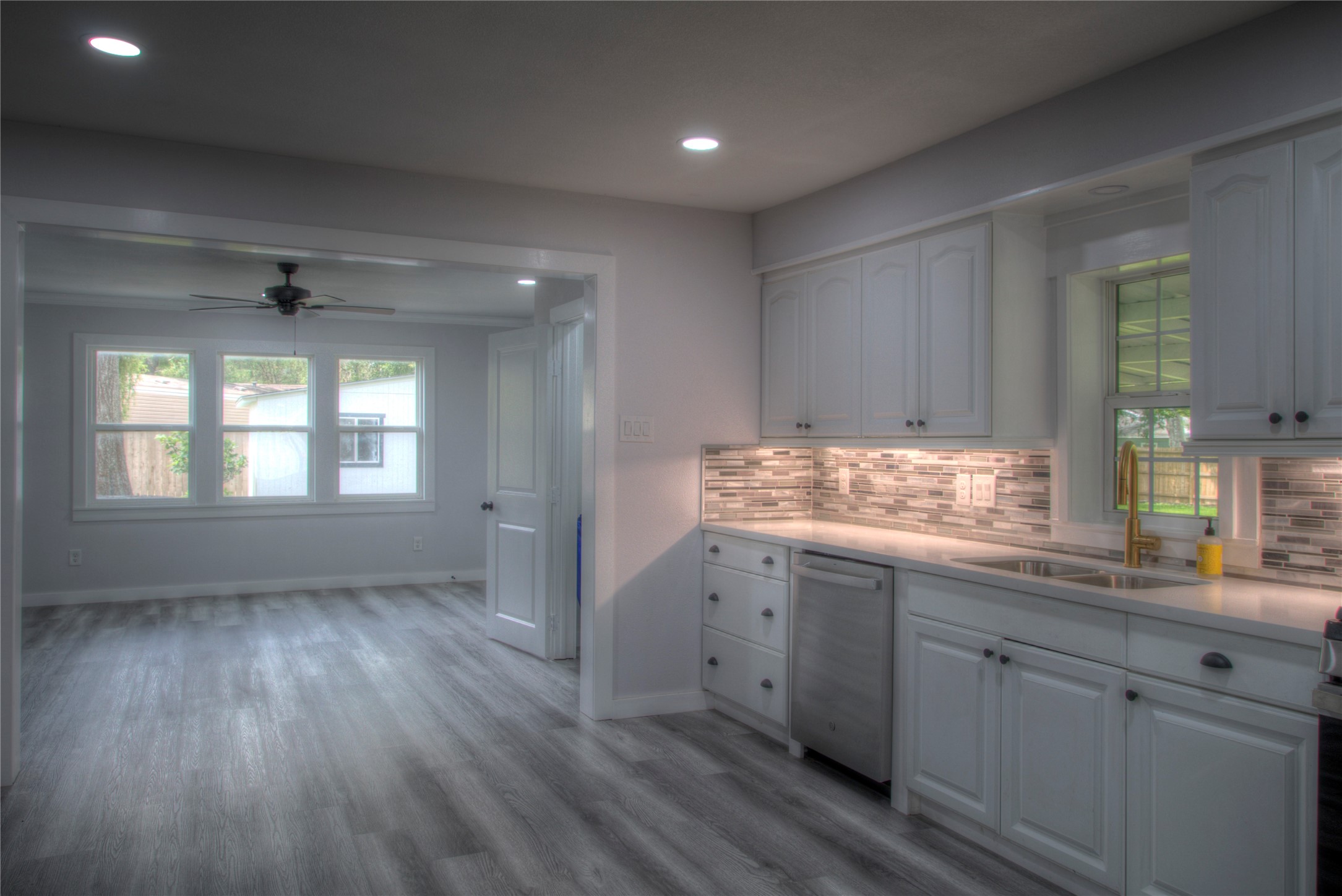 415 Perkins Avenue, League City, TX 77573