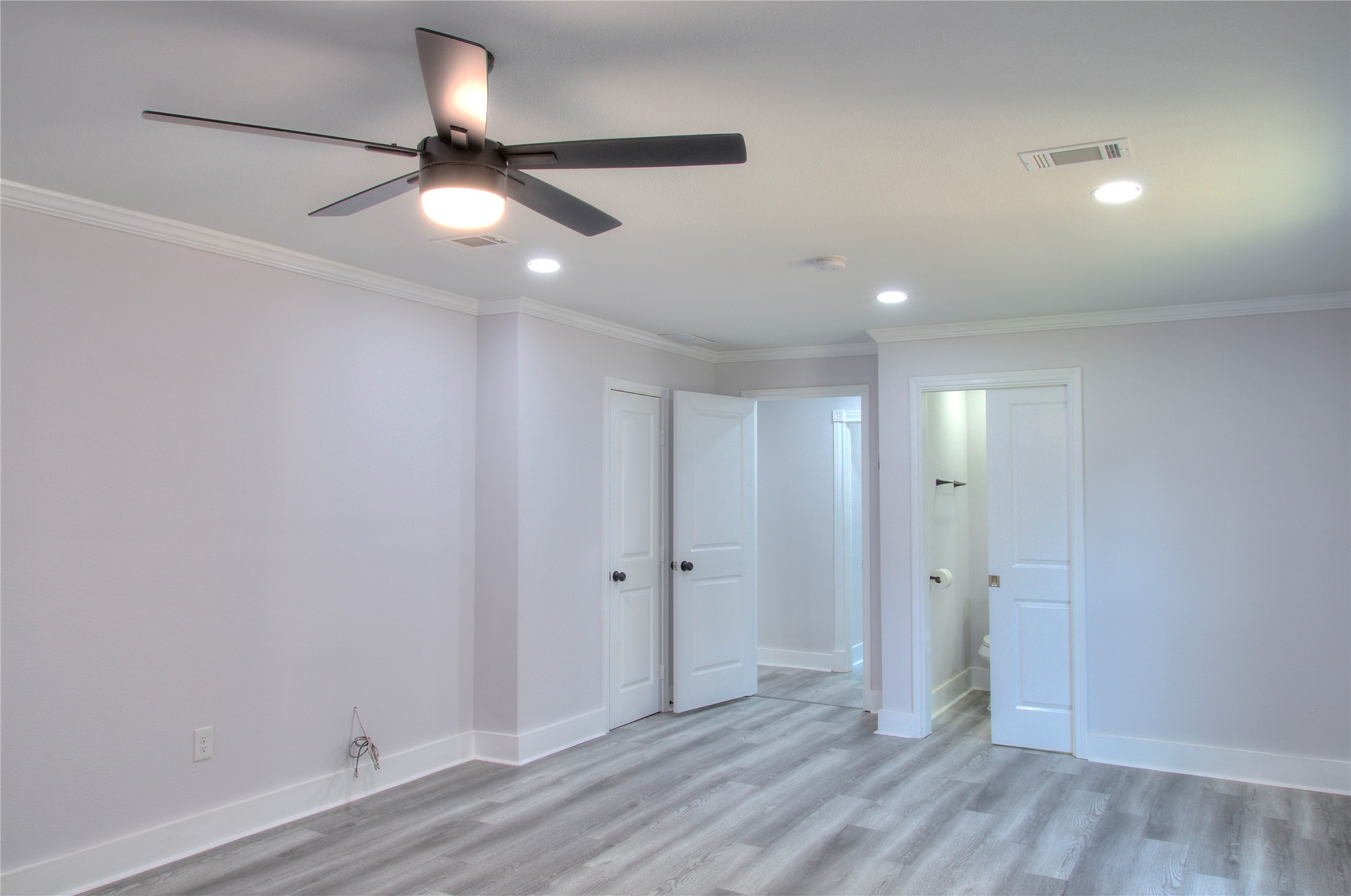 Discover the spacious master suite featuring a luxurious en suite bathroom and a generous walk-in closet.