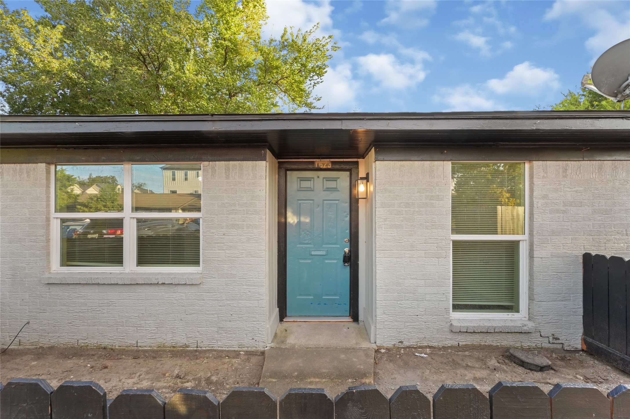 Welcome to 1623 Northwood St.!! Welcome to 1623 Northwood St.!!