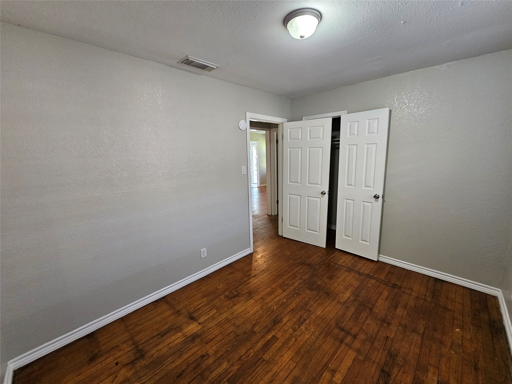 1909 2nd Avenue N, Texas City, TX 77590