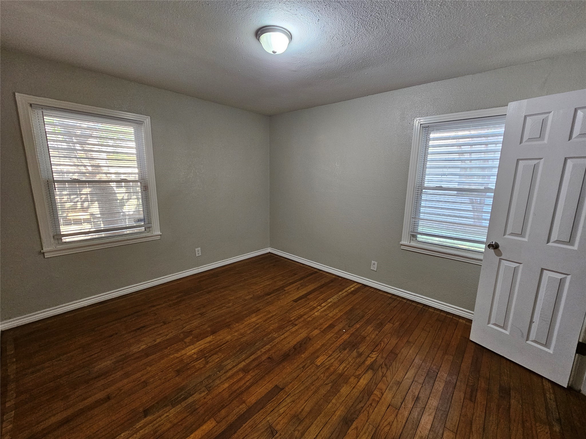 1909 2nd Avenue N, Texas City, TX 77590