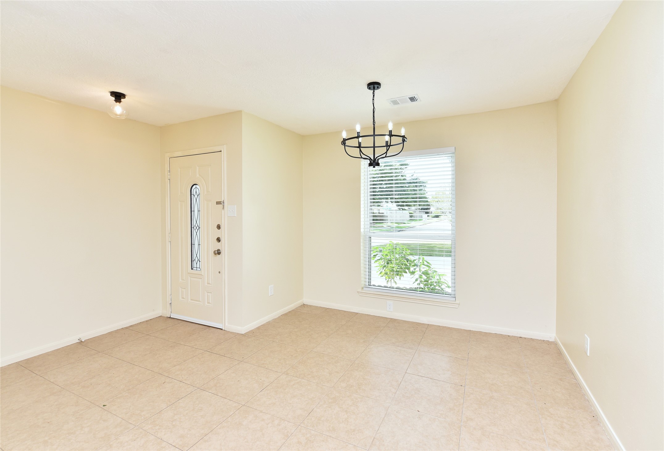 Spacious formal dining room Spacious formal dining room