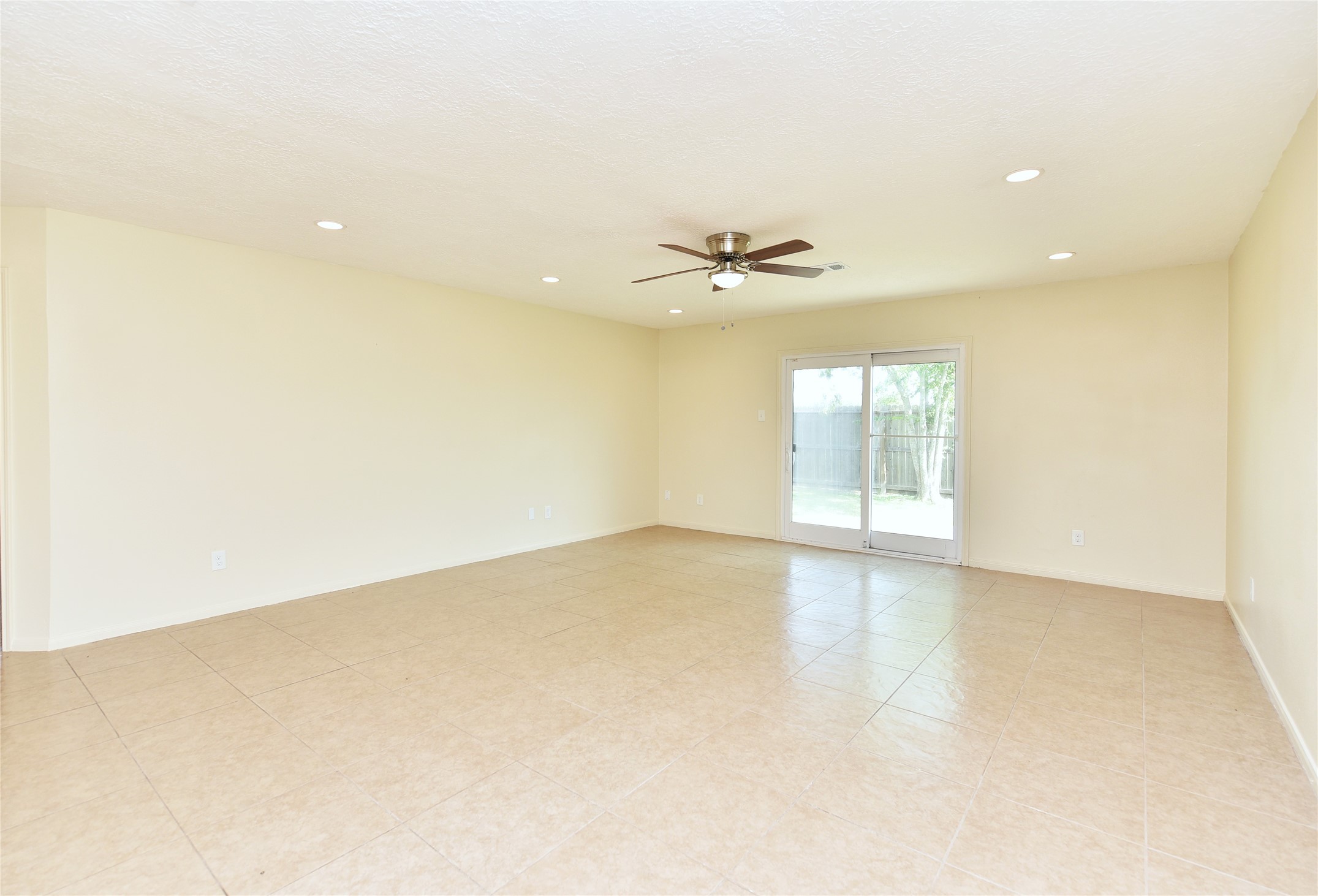 Super clean, light and bright living area Super clean, light and bright living area
