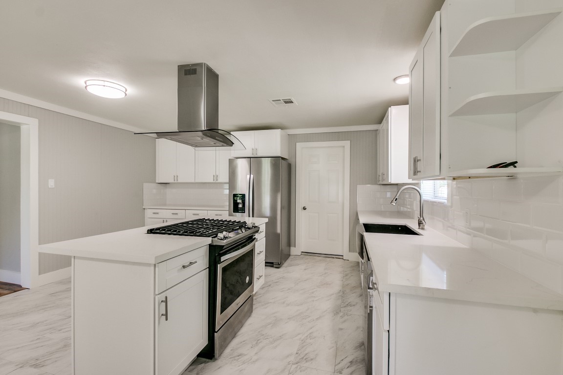 3901 Mckinney Extension, La Marque, TX 77568