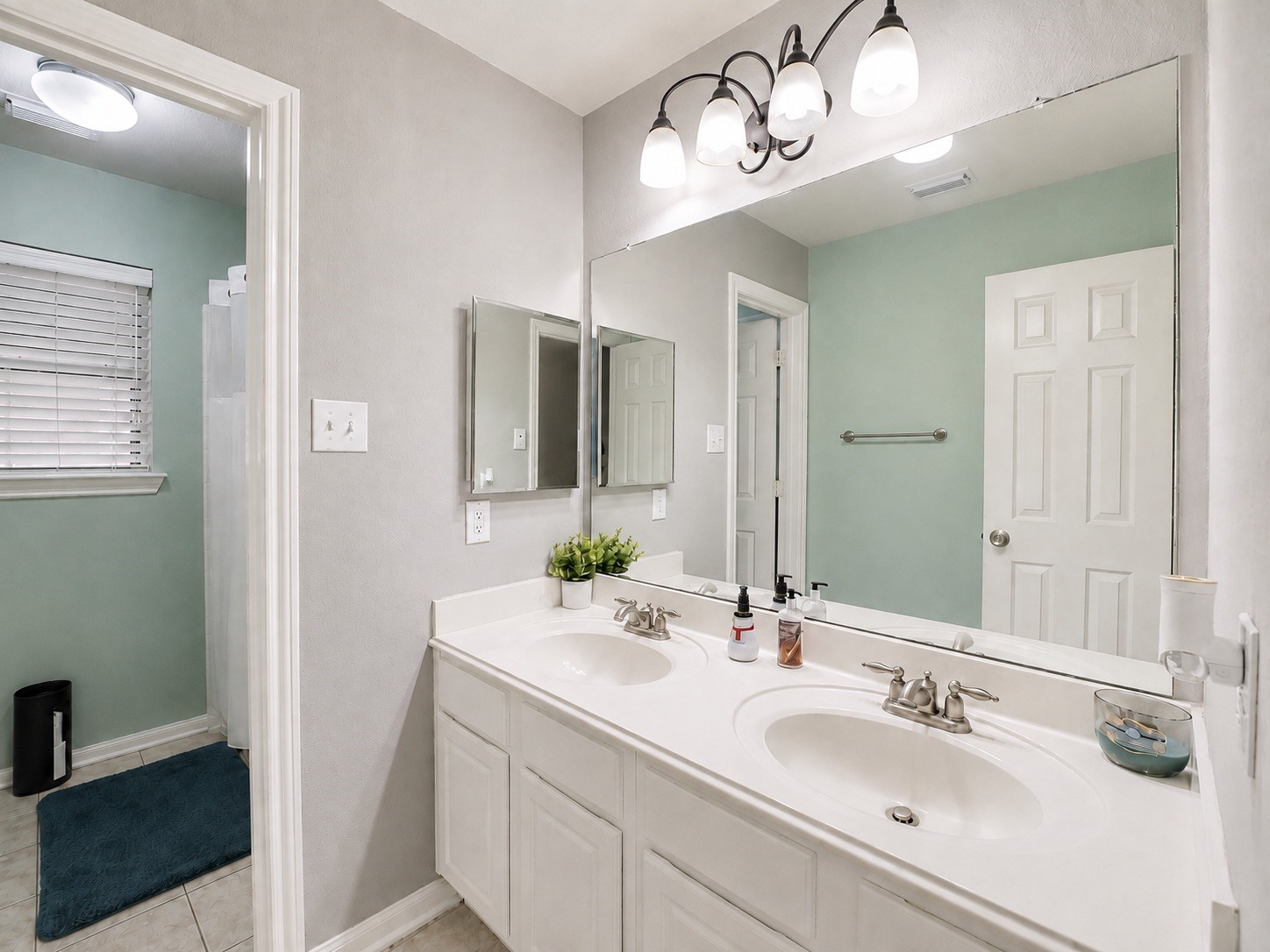 1752 Silver Bend Drive, Dickinson, TX 77539
