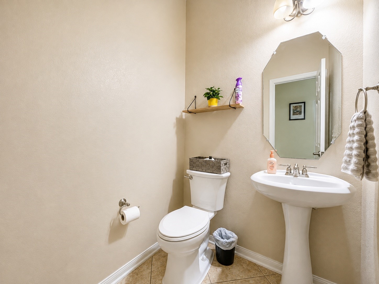1st floor Guest bathroom