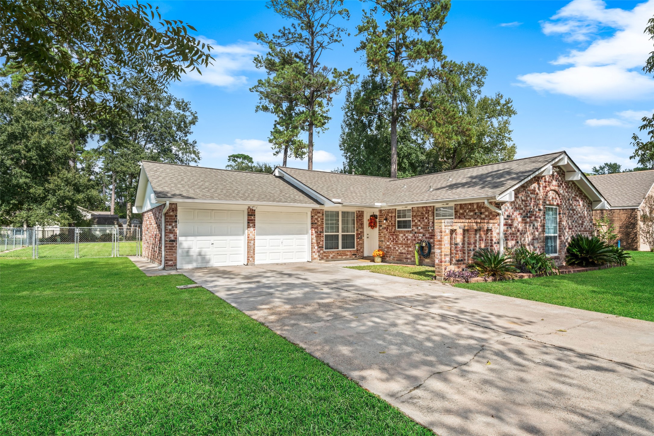 The property also includes three upgraded security lights, adding improved visibility and extra peace of mind around the home.