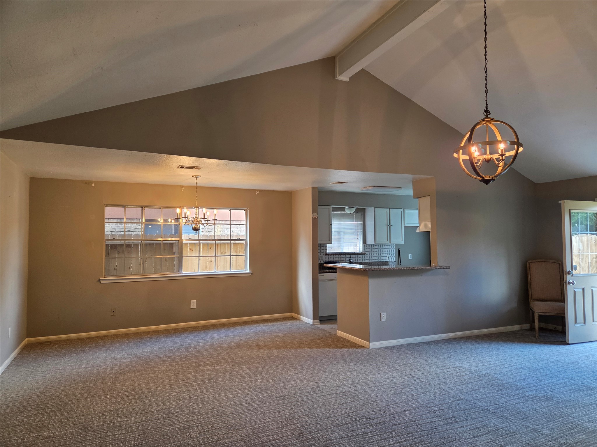 Living and Breakfast area