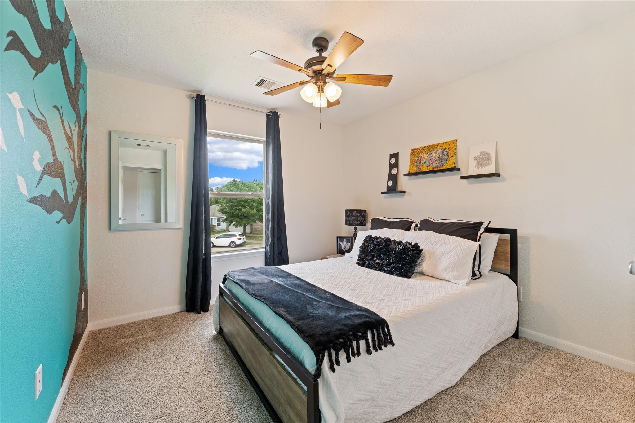 Secondary bedroom