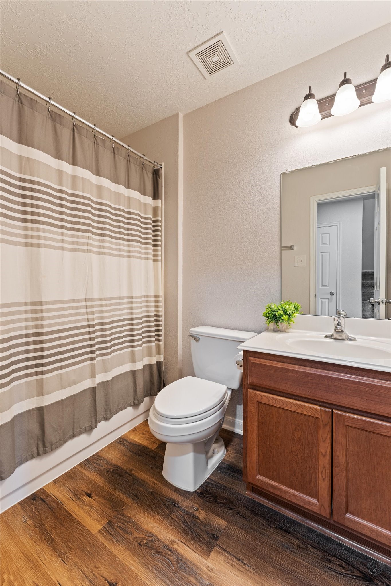 Full bath down with tub/shower combo