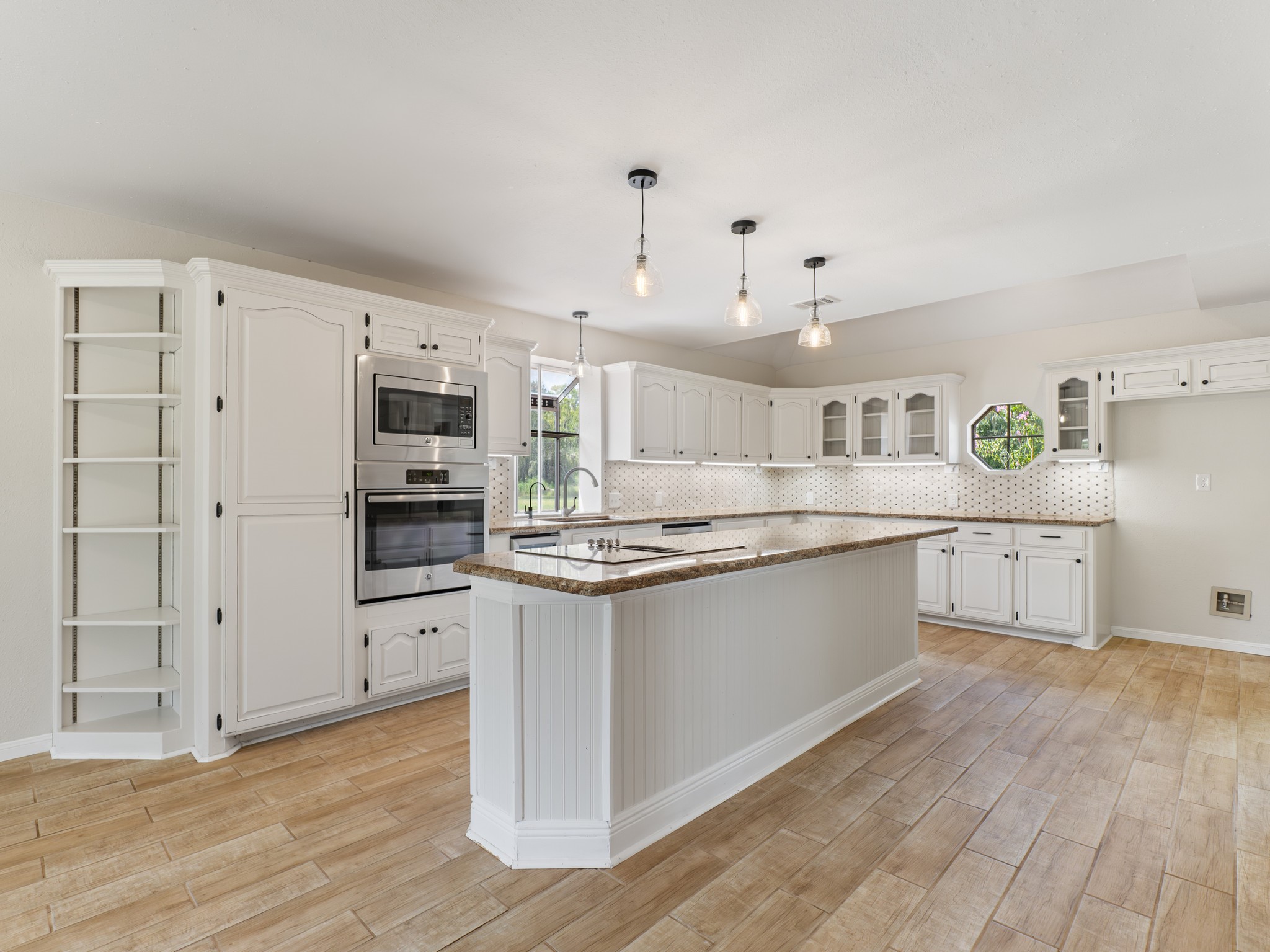 1707 County Road 348, Brazoria, TX 77422