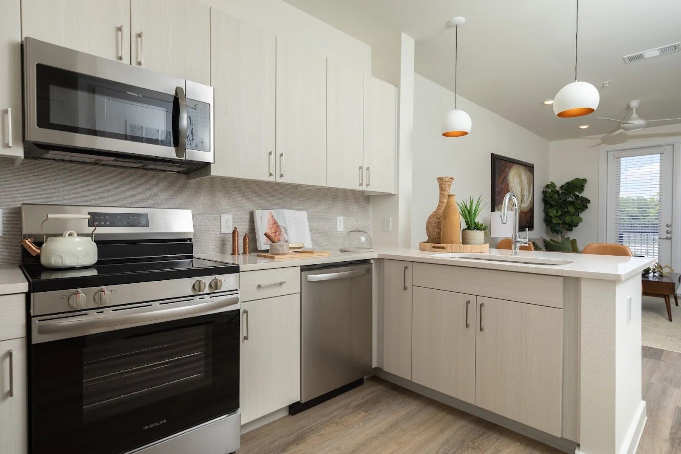 1690 North Loop, #278, Houston, TX 77009