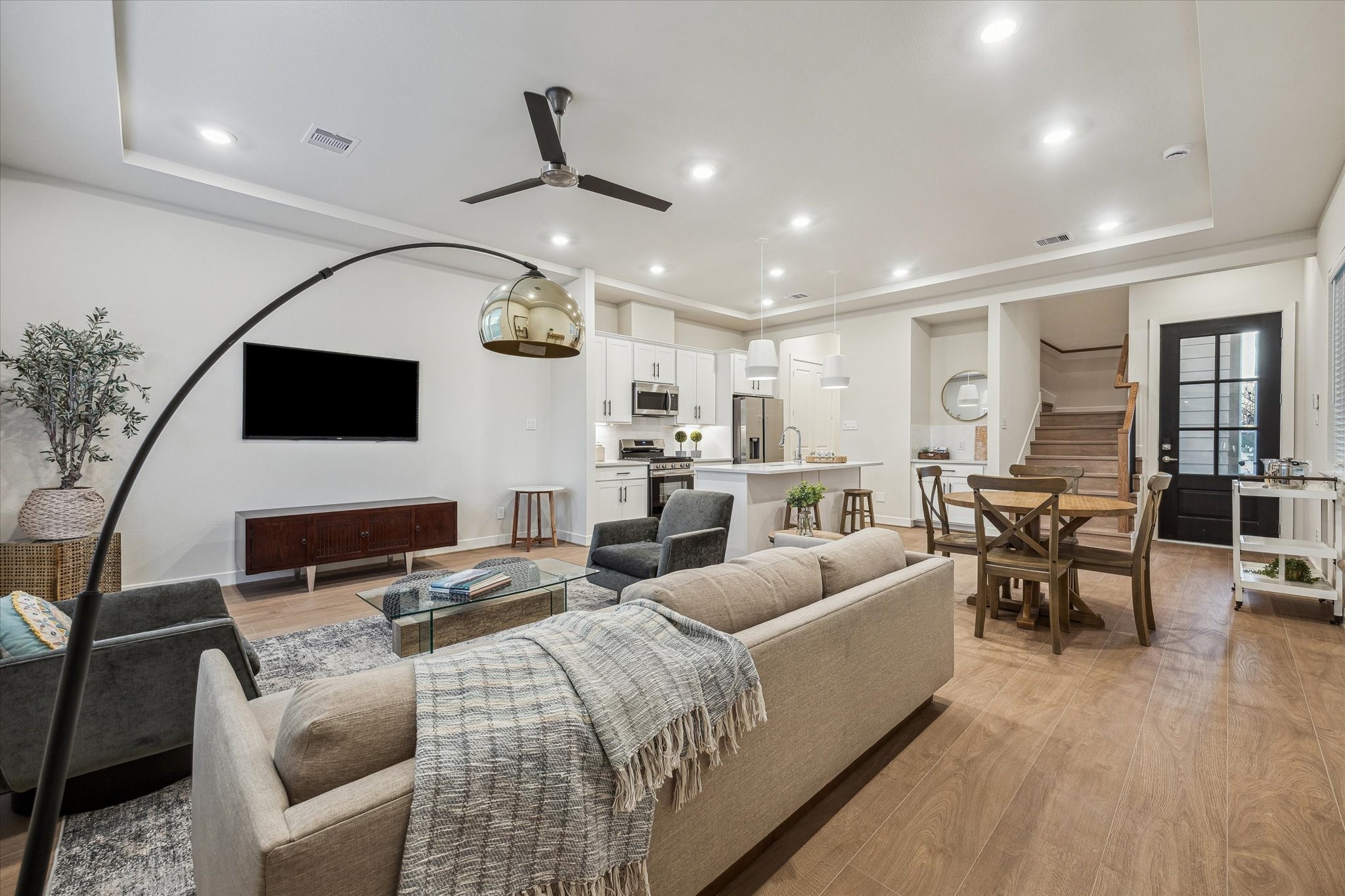 Representative photo showing community model home interior. Layout and selections may vary. Representative photo showing community model home interior. Layout and selections may vary.