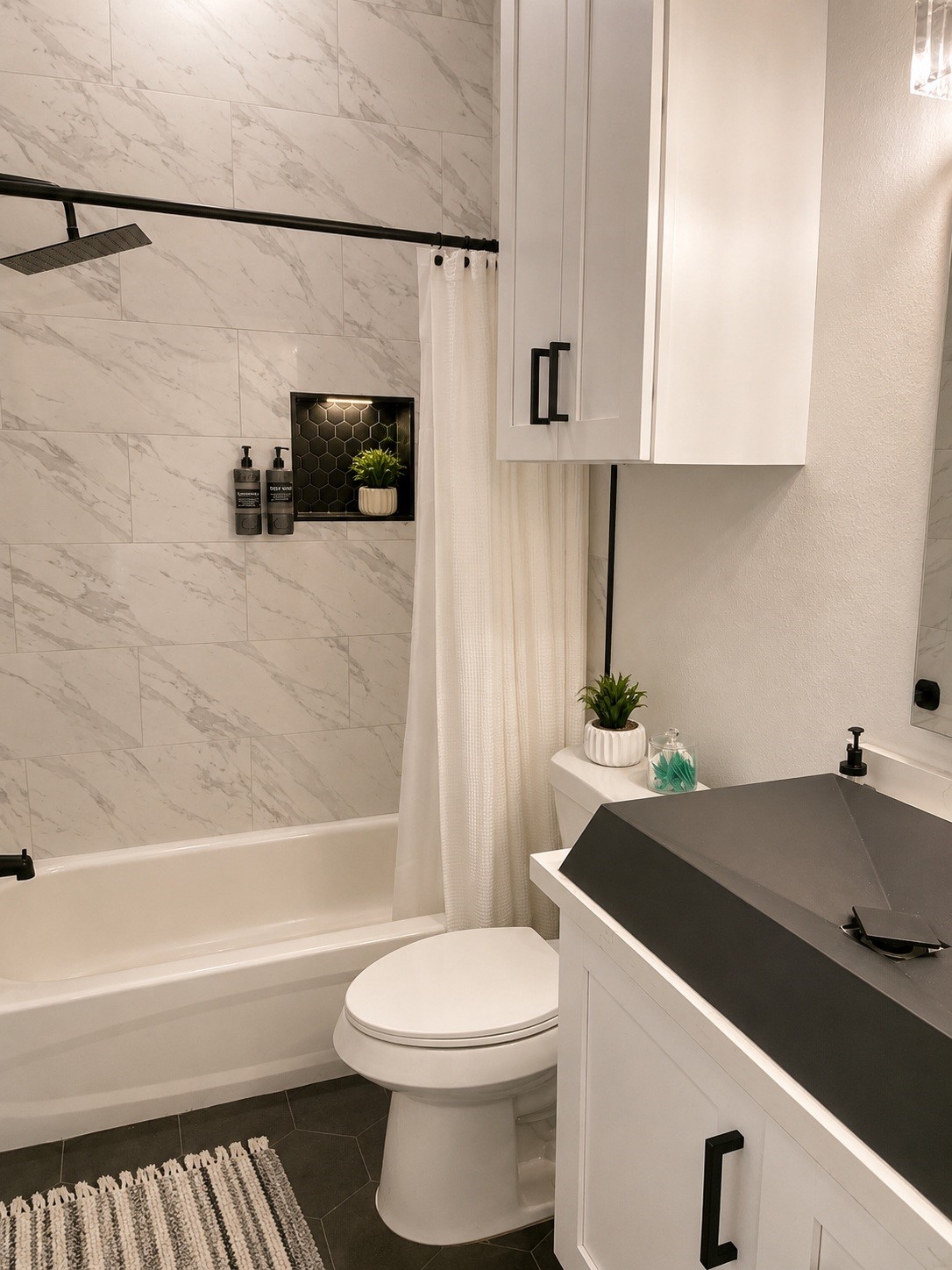 Private full bathroom for secondary bedroom