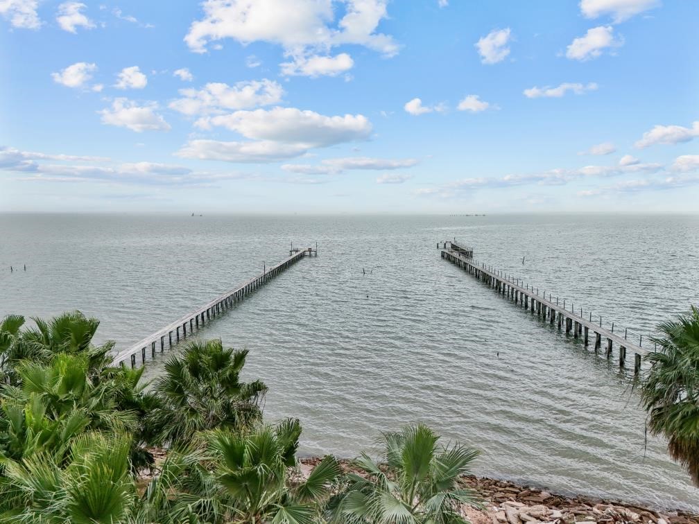 1035 6th Street, San Leon, TX 77539