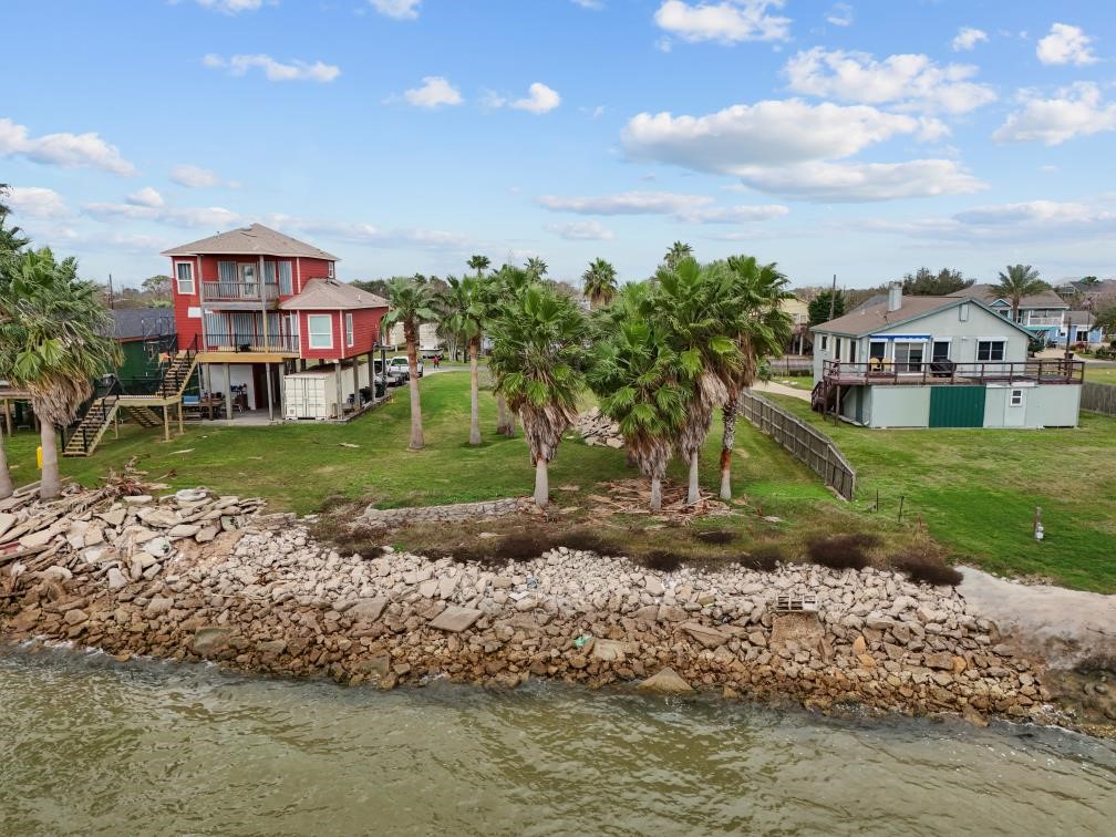 1035 6th Street, San Leon, TX 77539 1035 6th Street, San Leon, TX 77539
