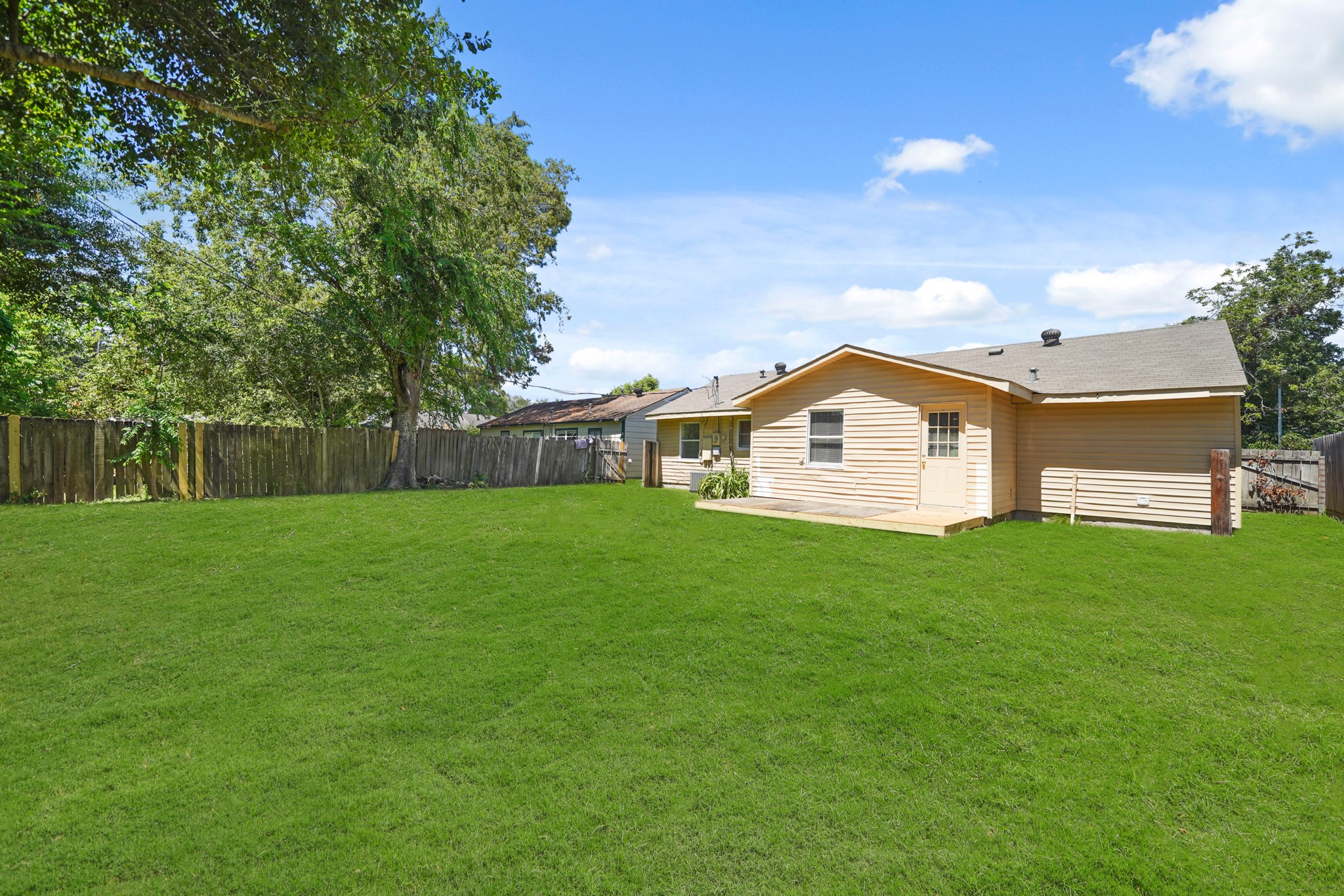 500 N Circle Drive, Baytown, TX 77520
