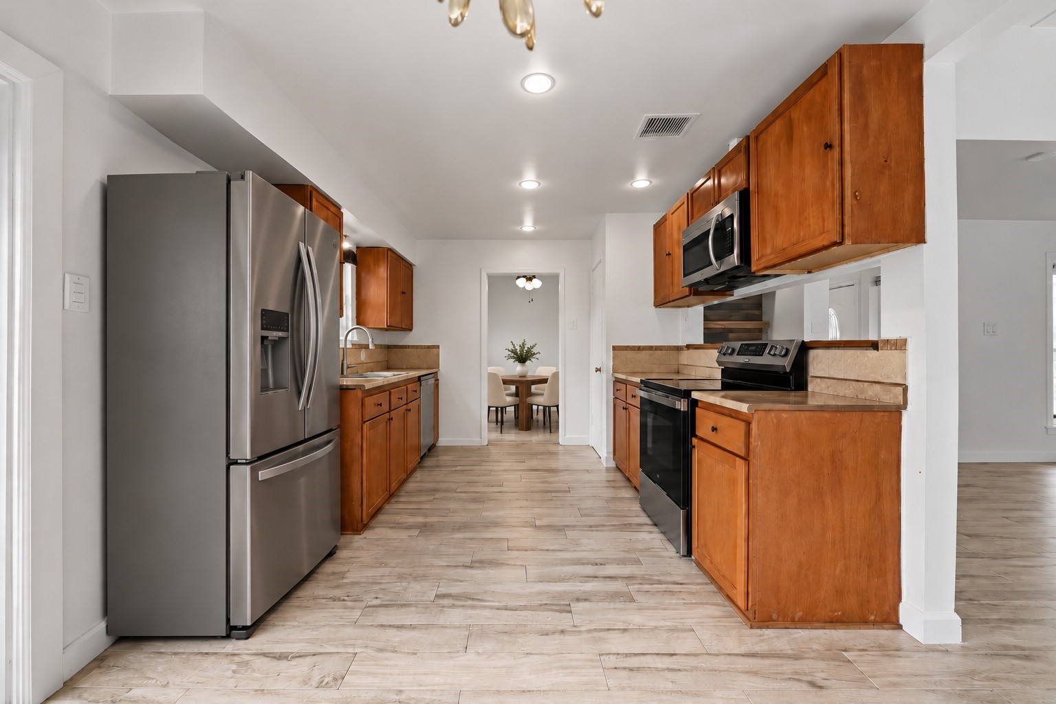 Virtually Staged: Designed for easy cooking and entertaining, this welcoming kitchen combines generous floor space with exceptional functionality. Virtually Staged: Designed for easy cooking and entertaining, this welcoming kitchen combines generous floor space with exceptional functionality.