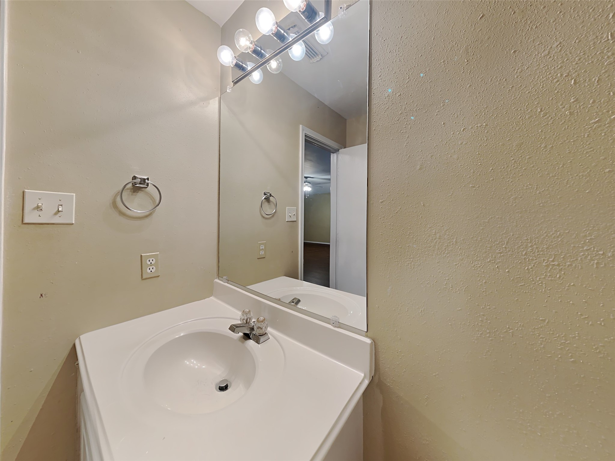 9310 Fillmont Lane, Houston, TX 77044