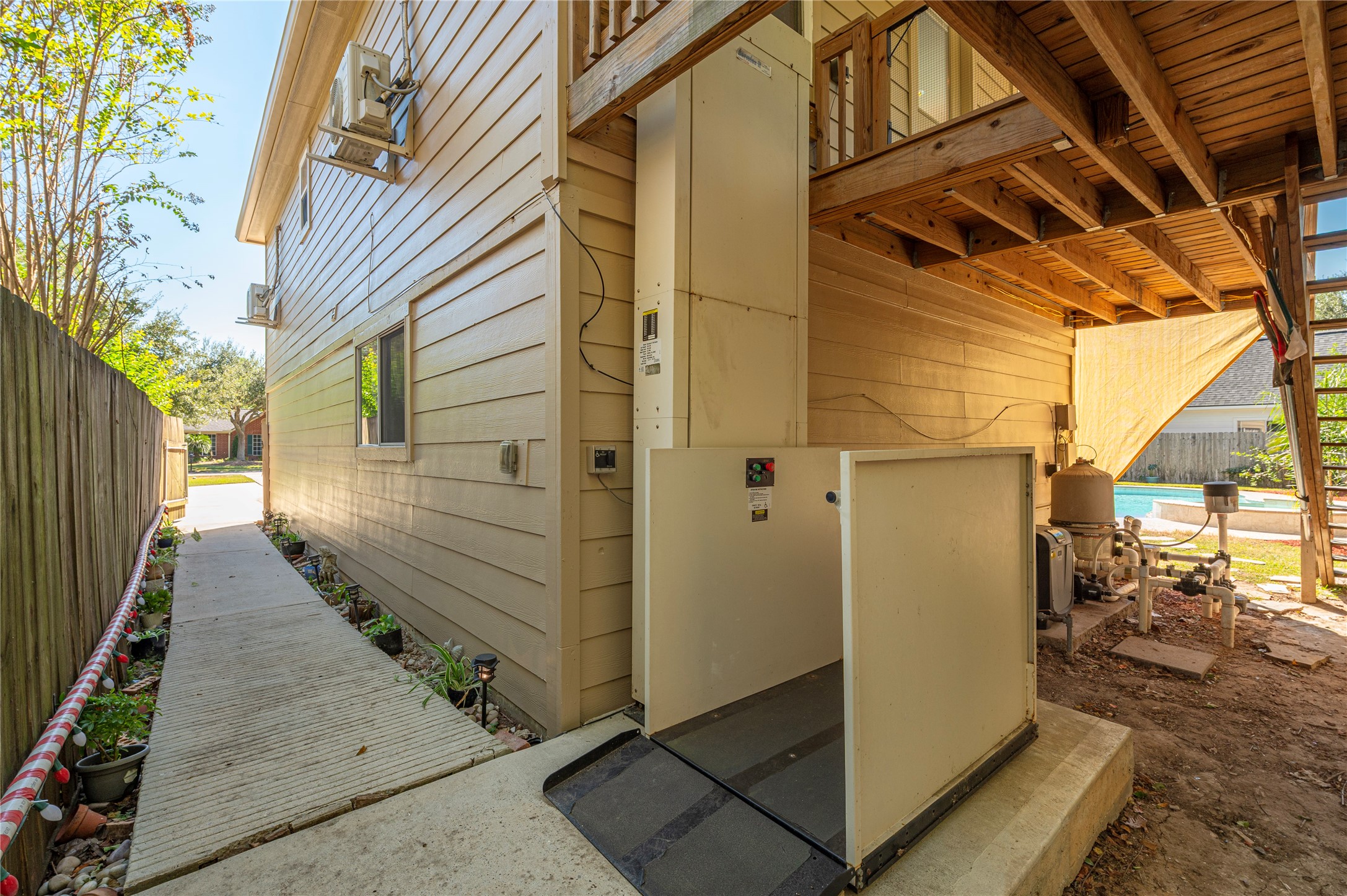 505 Twin Pines Drive, Friendswood, TX 77546
