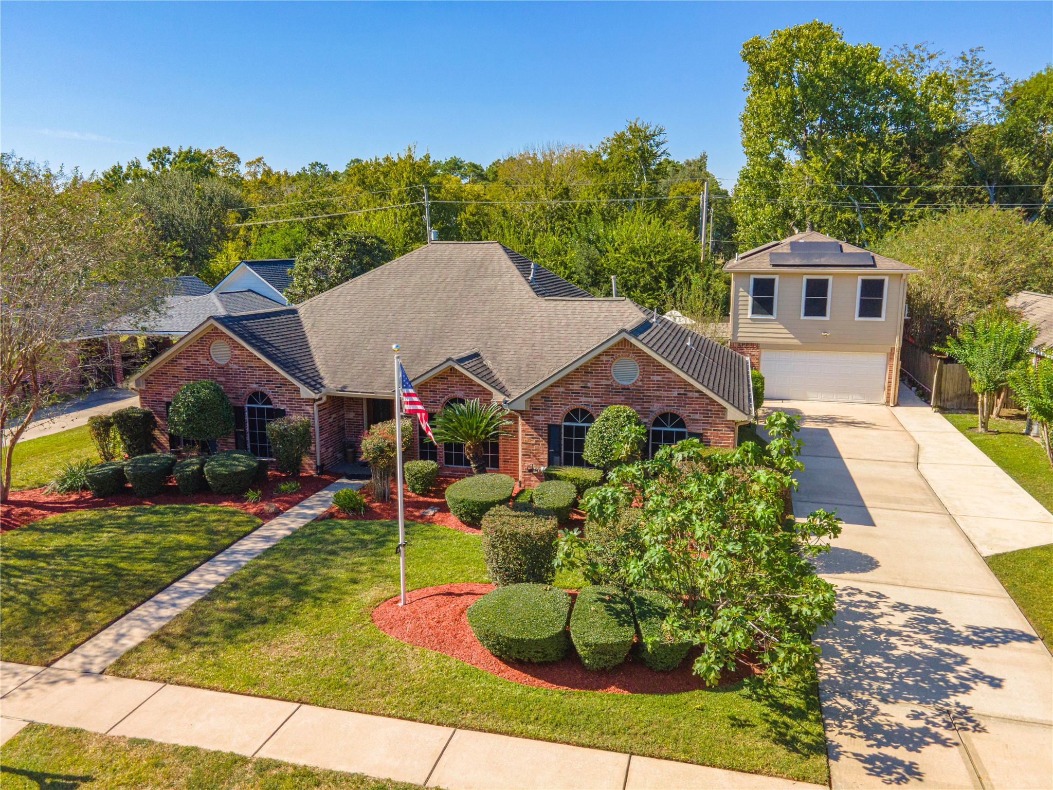 505 Twin Pines Drive, Friendswood, TX 77546
