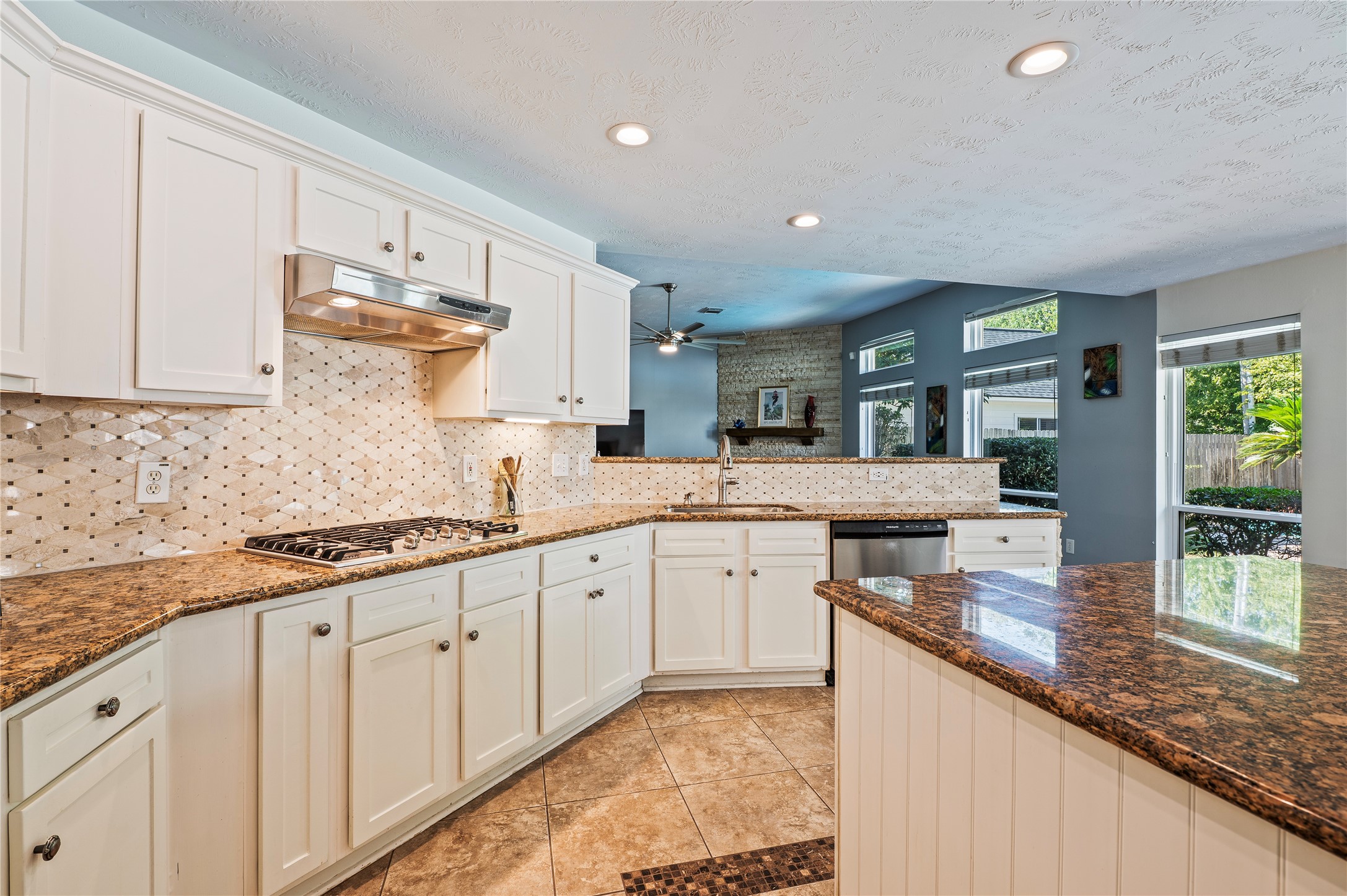 505 Twin Pines Drive, Friendswood, TX 77546