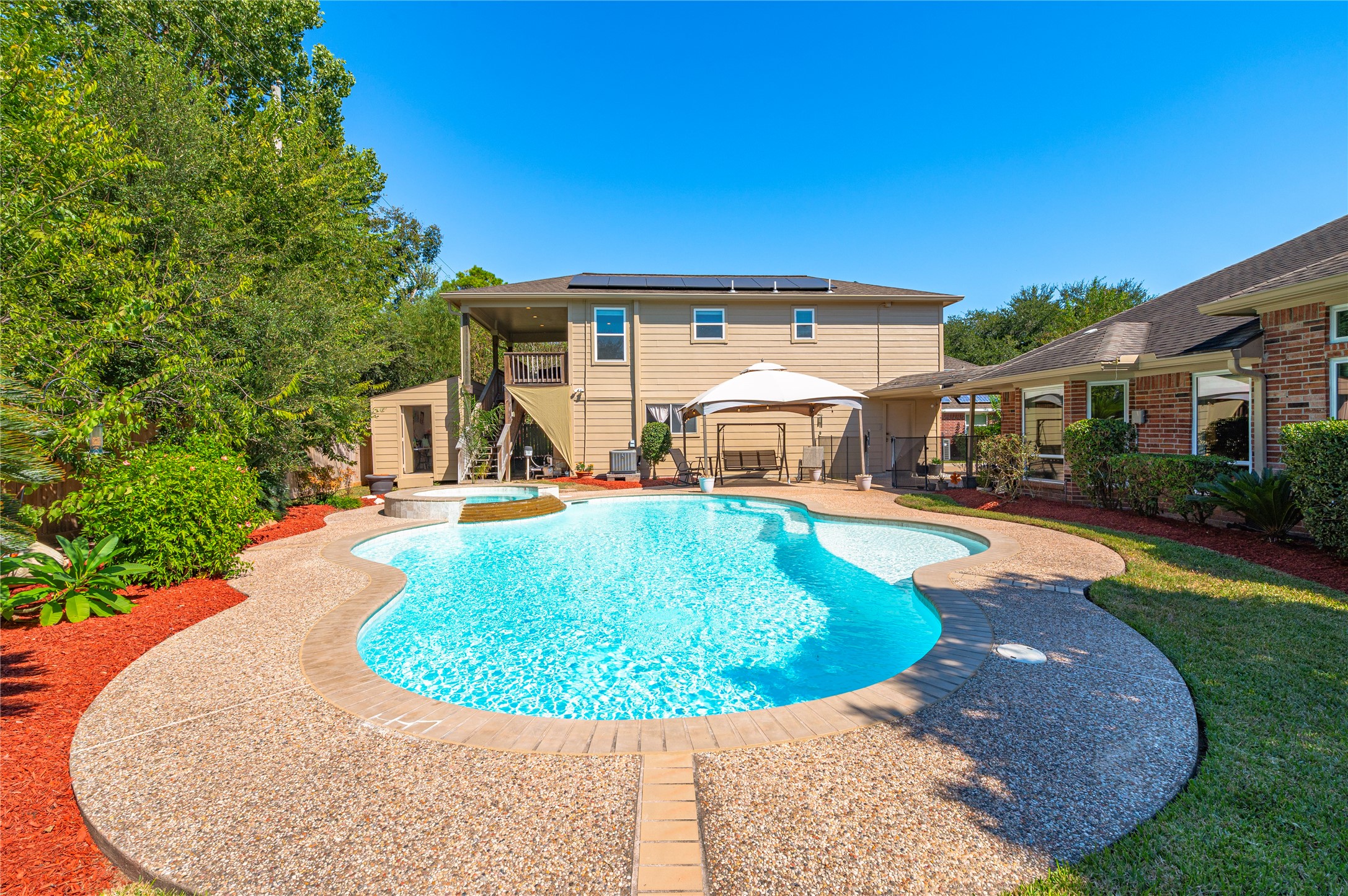 505 Twin Pines Drive, Friendswood, TX 77546