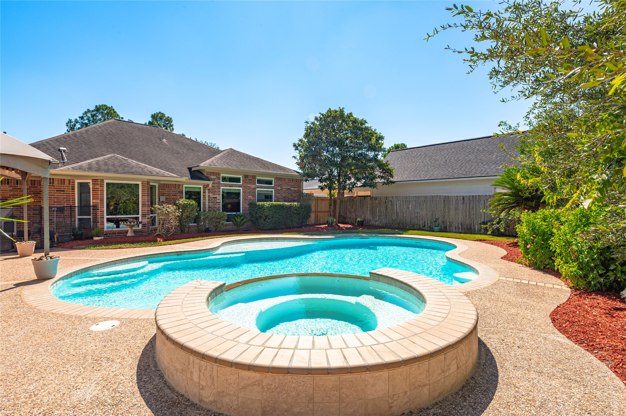 505 Twin Pines Drive, Friendswood, TX 77546
