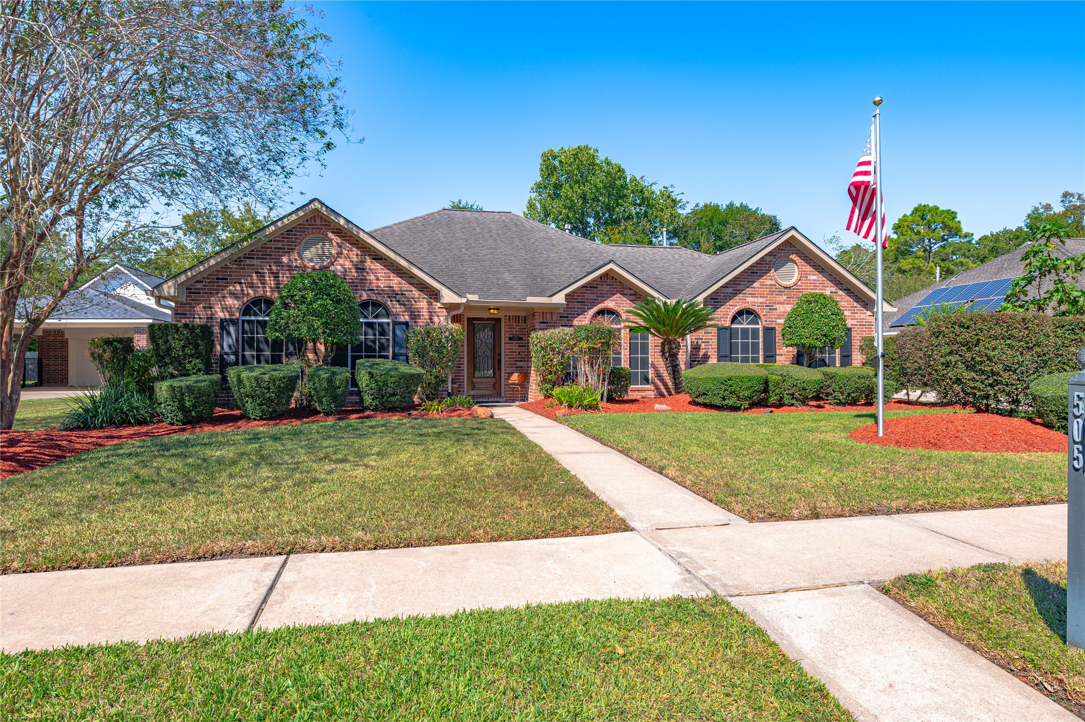 505 Twin Pines Drive, Friendswood, TX 77546