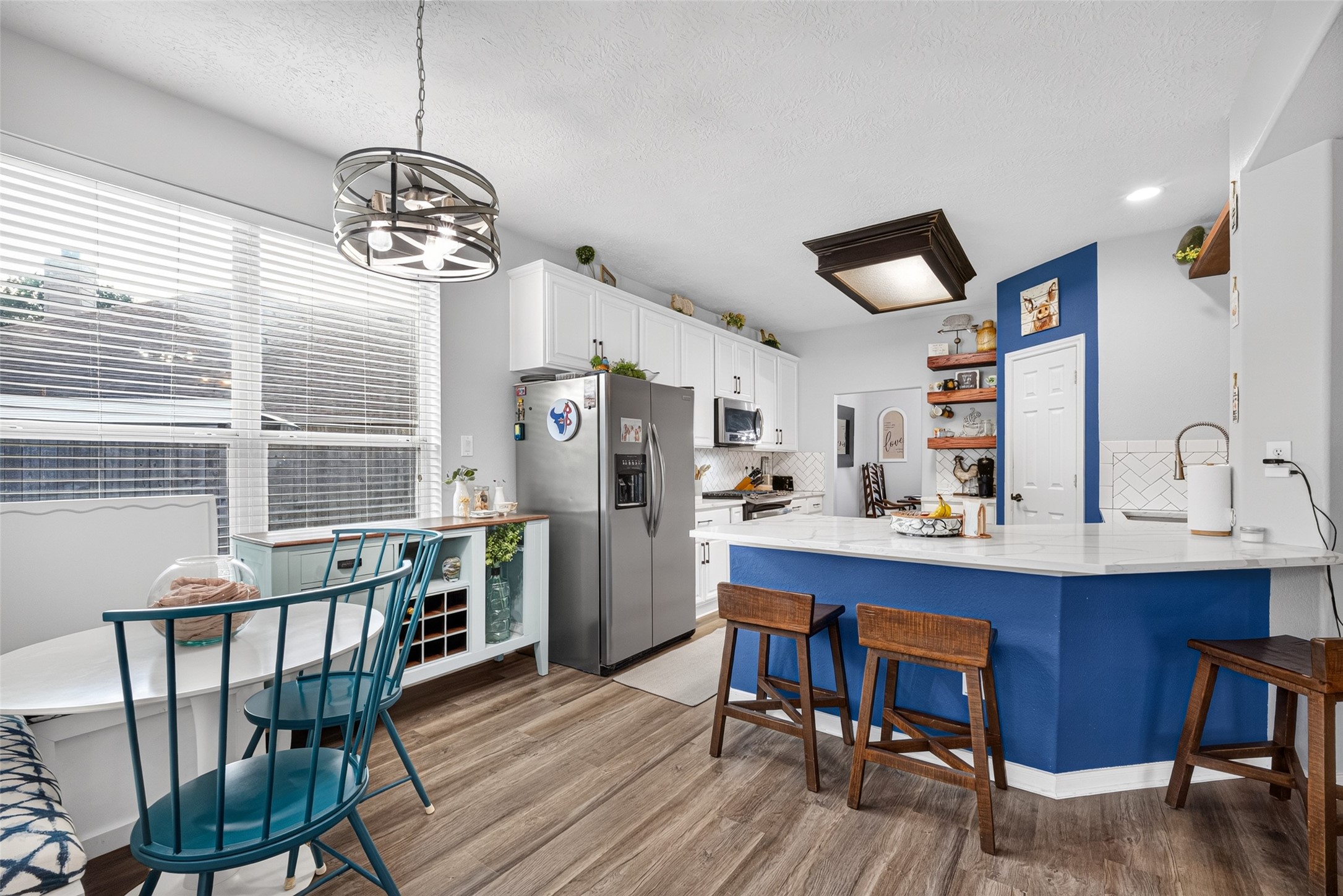Casual dining nook with a view straight into the kitchen.